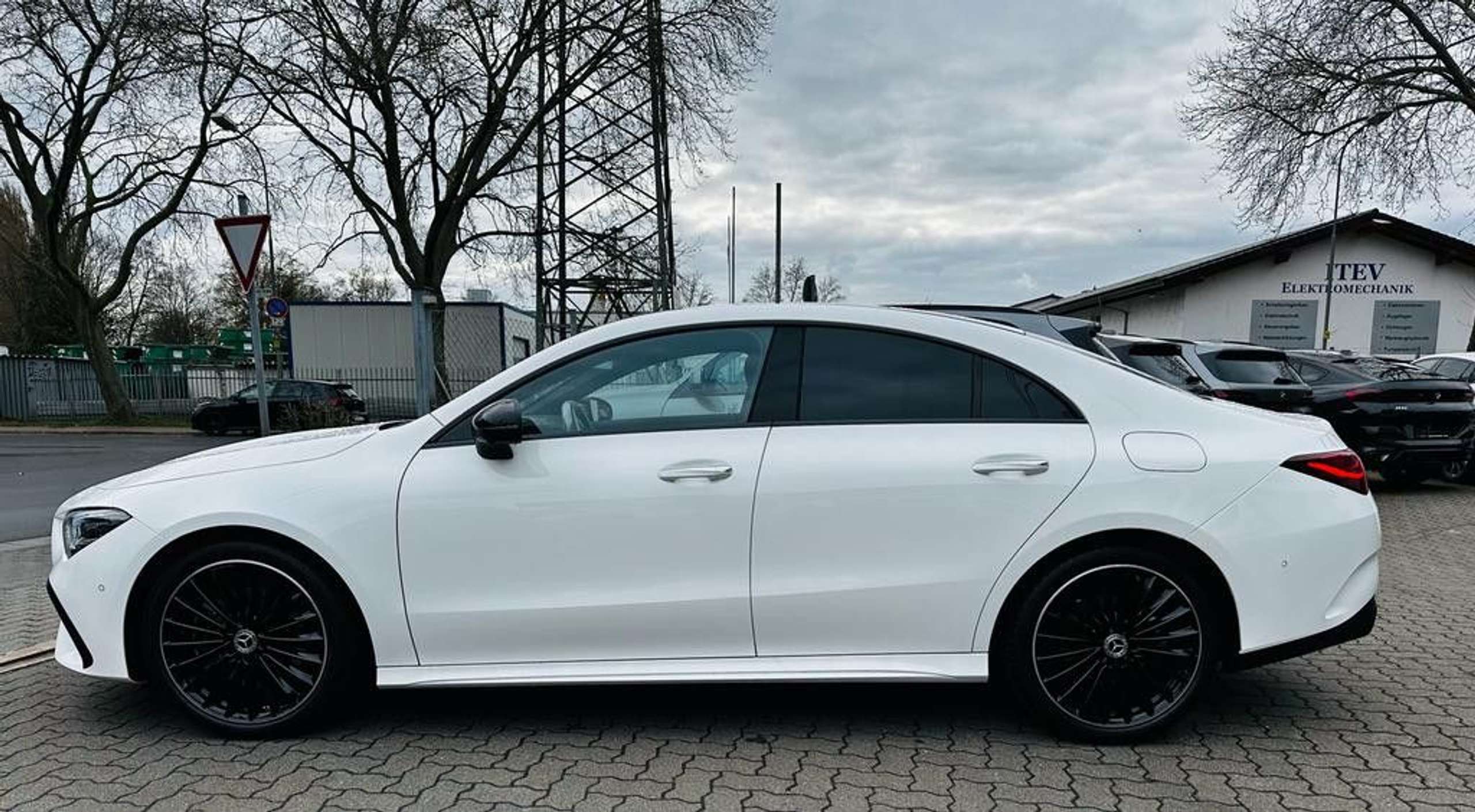 Mercedes-Benz - CLA 200