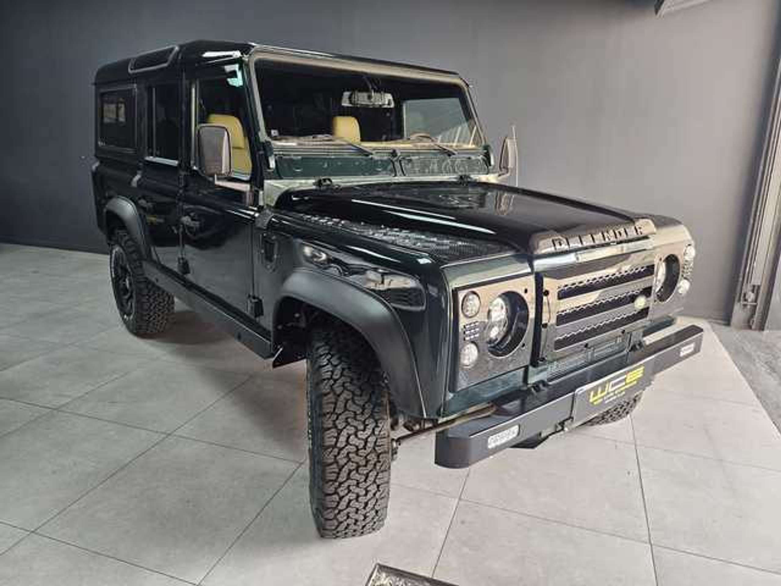 Land Rover - Defender