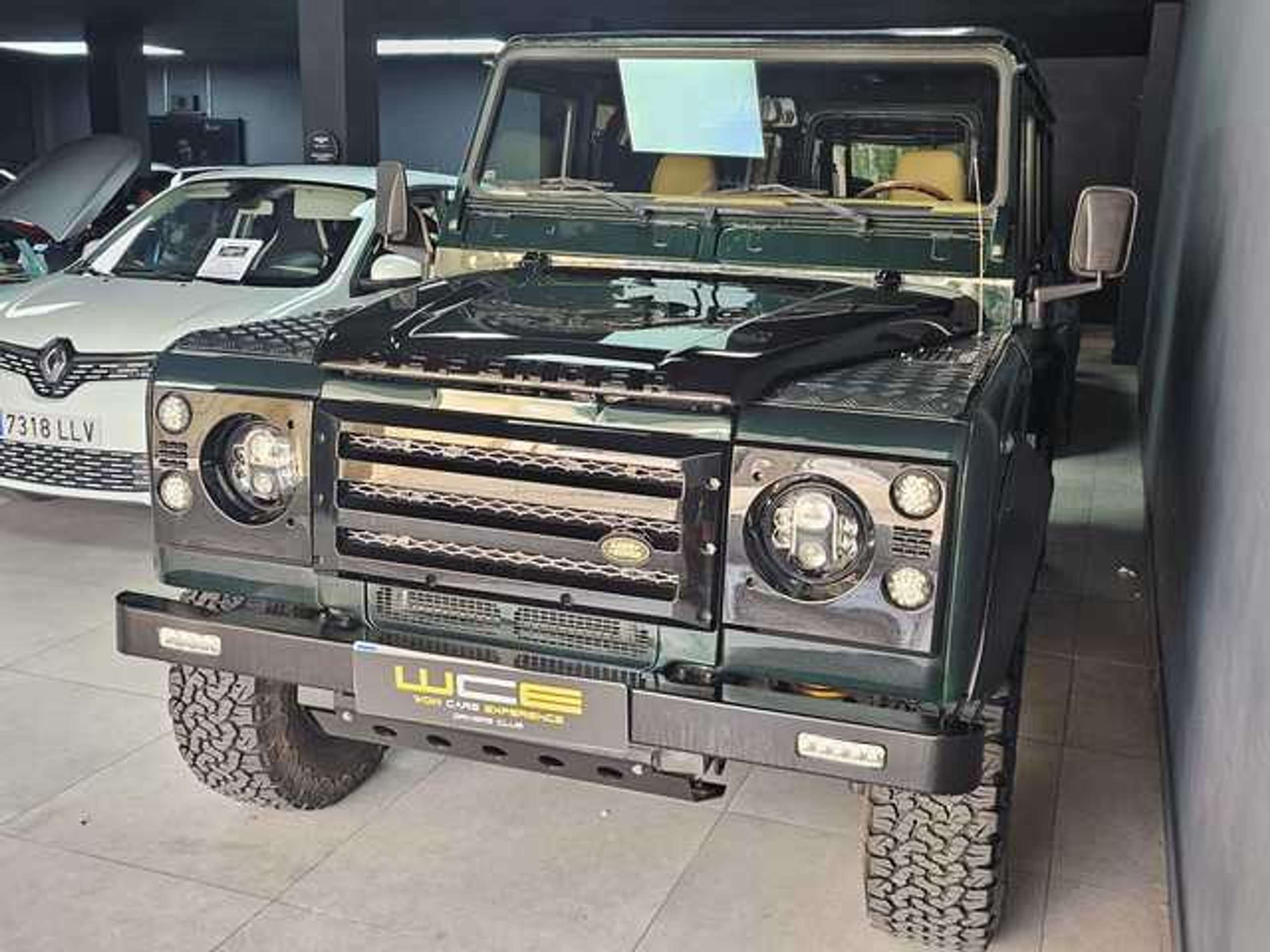 Land Rover - Defender