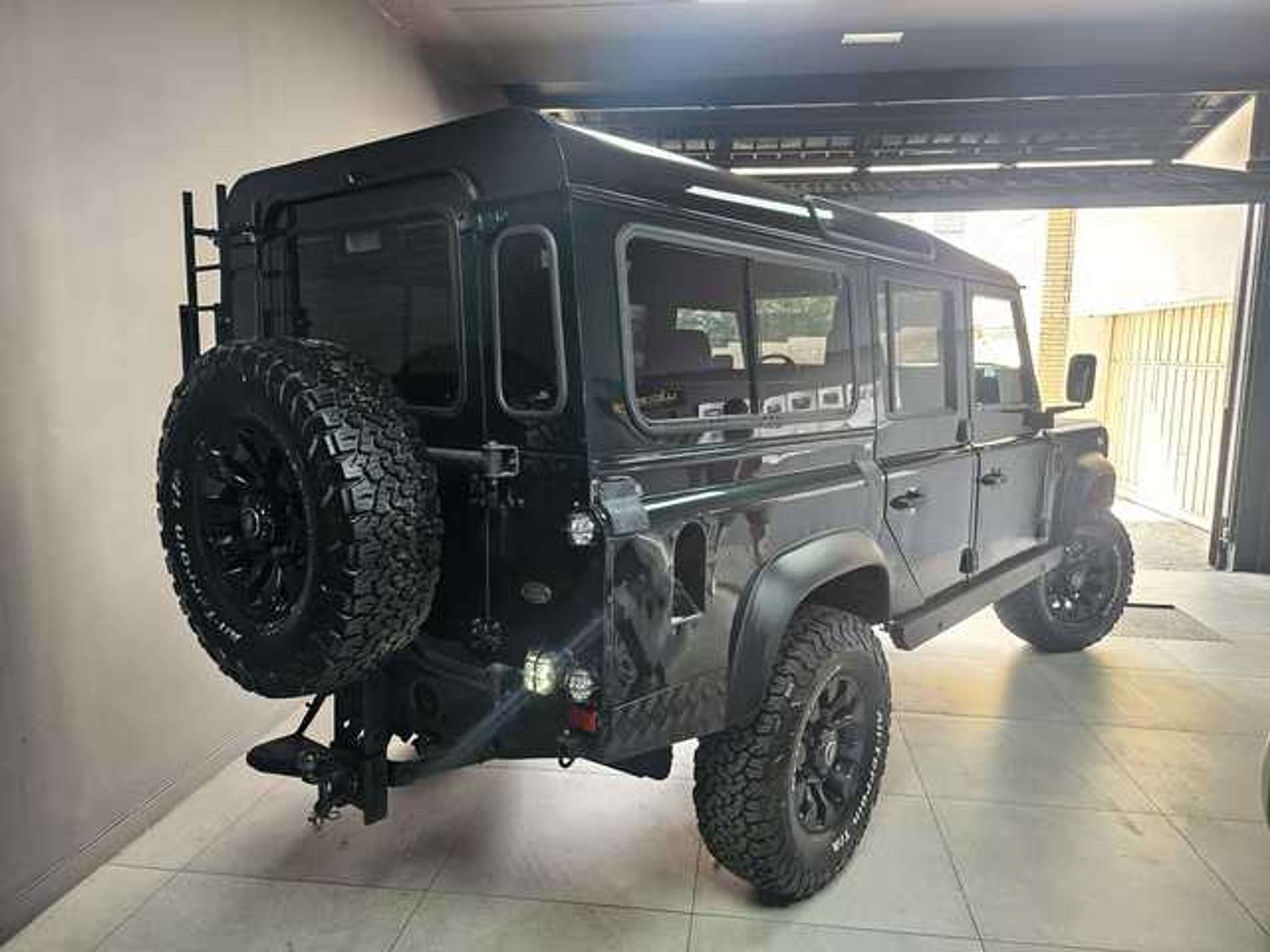 Land Rover - Defender