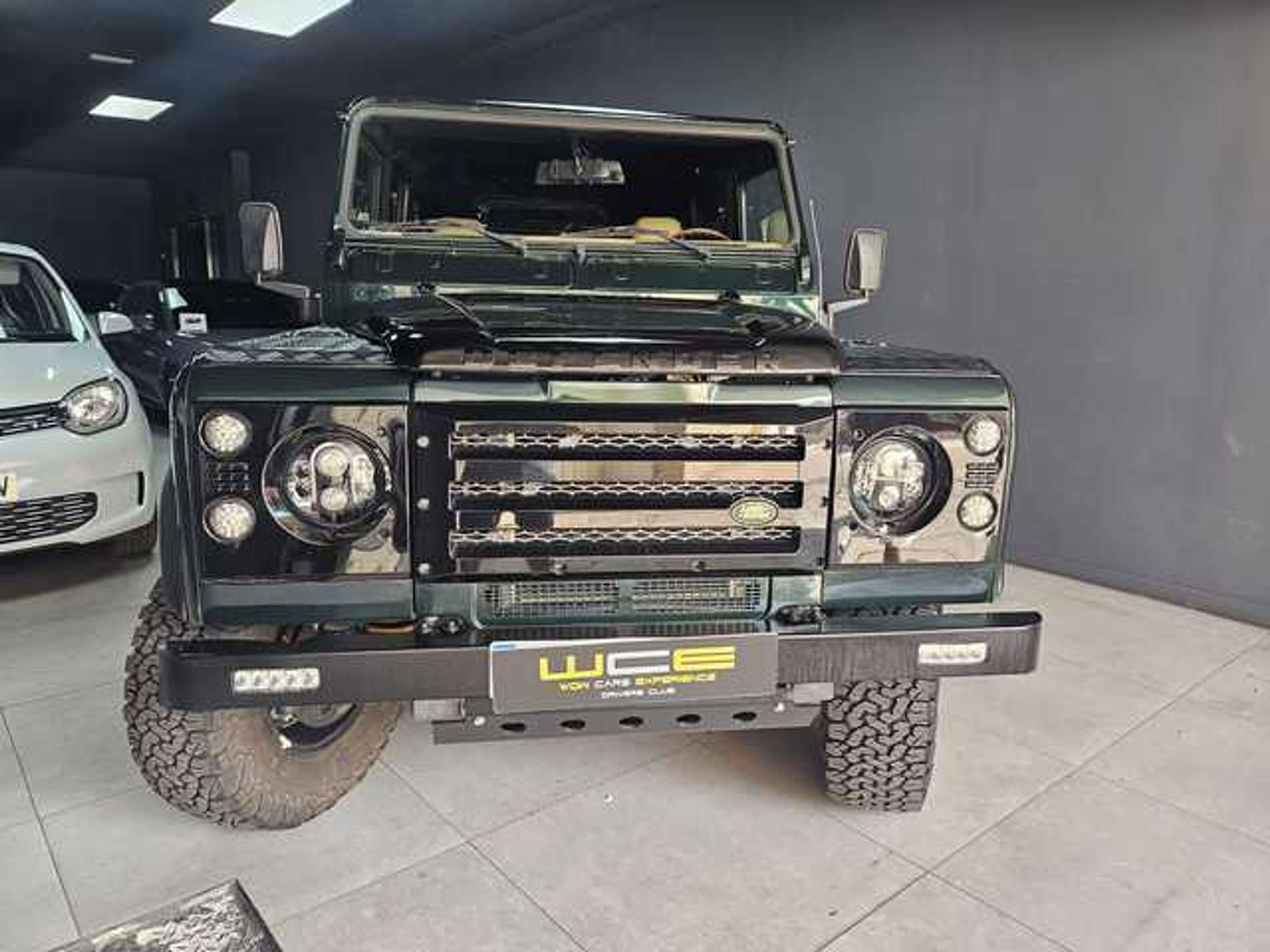 Land Rover - Defender