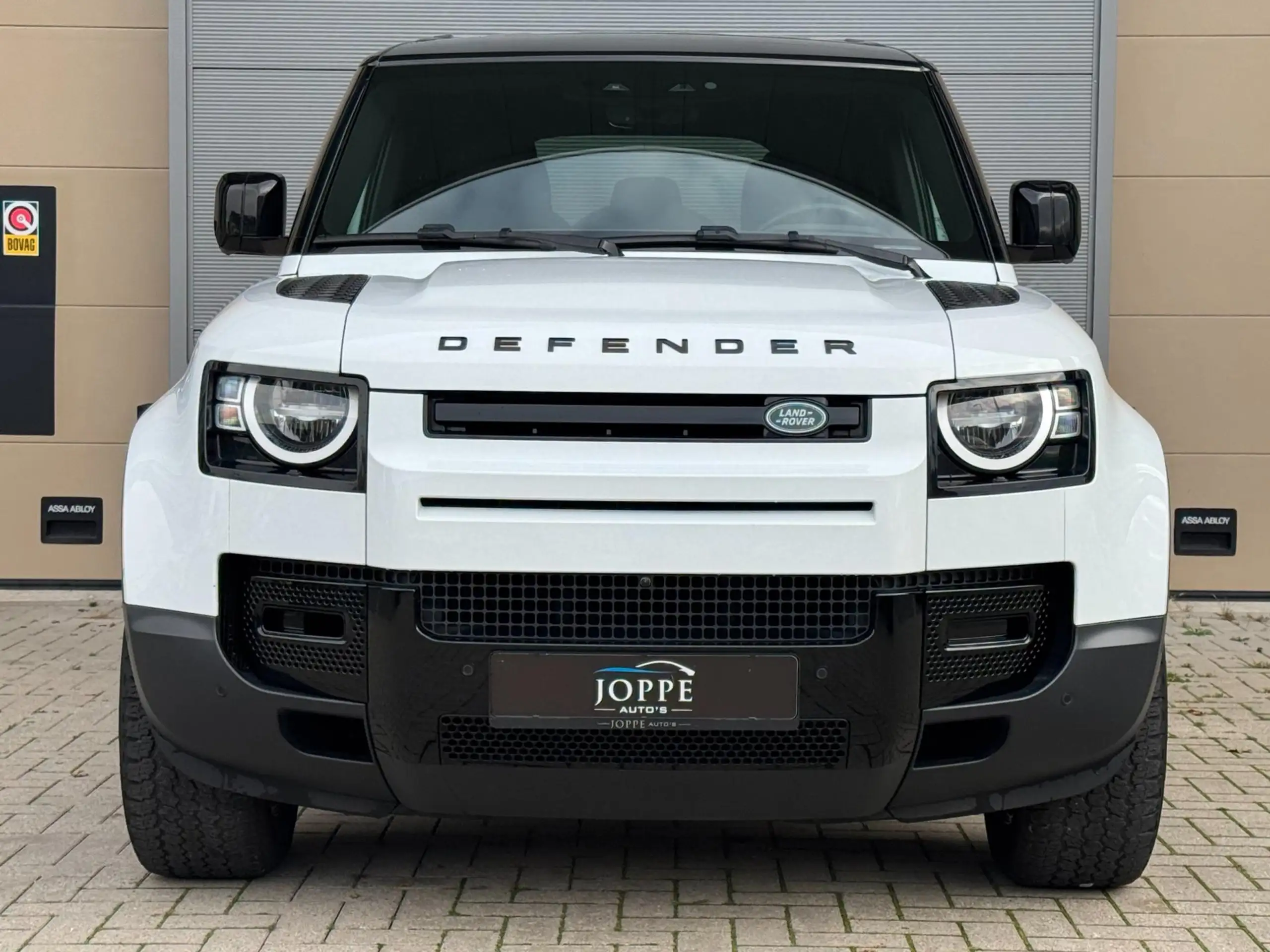 Land Rover - Defender