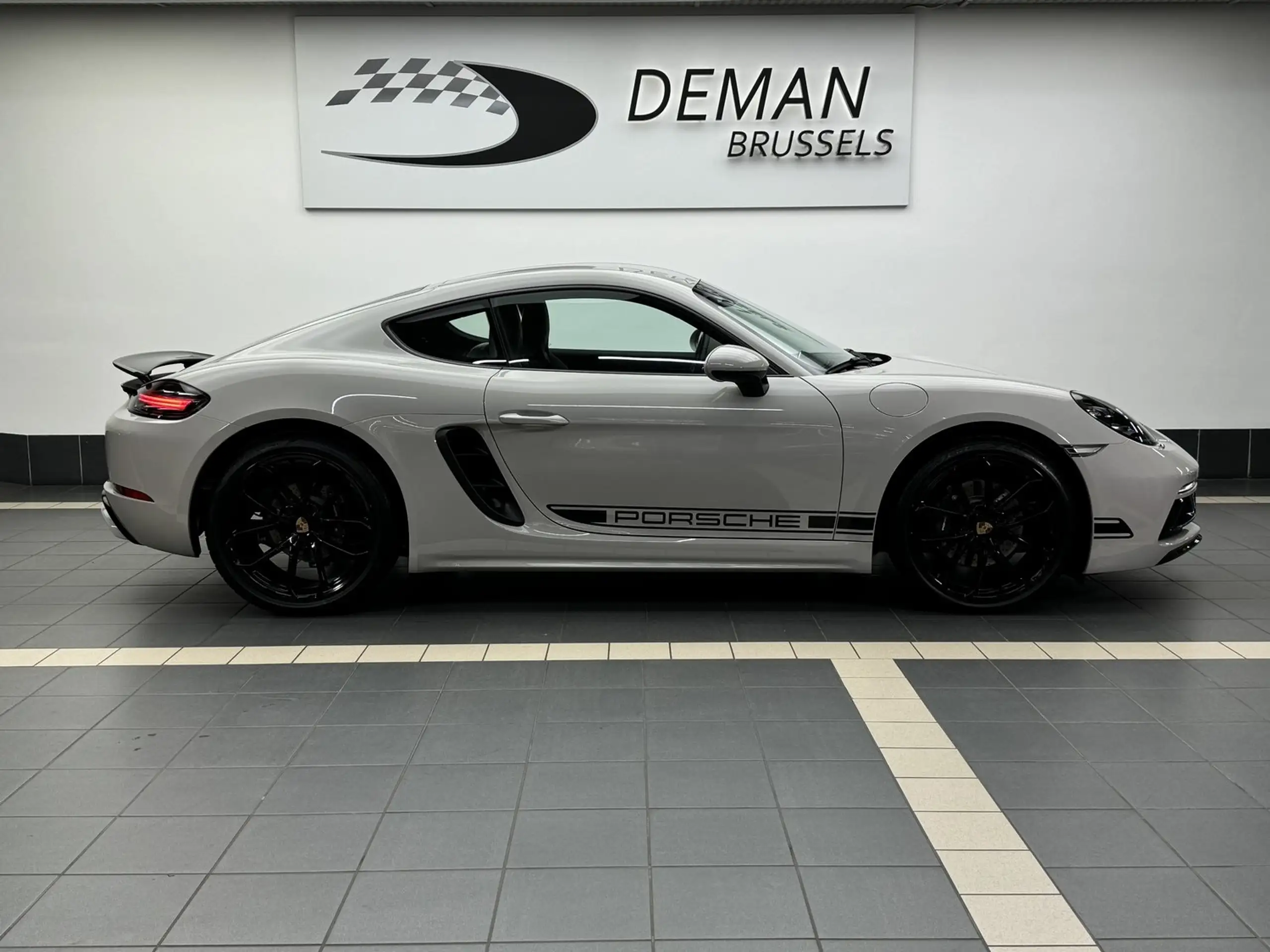 Porsche - Cayman