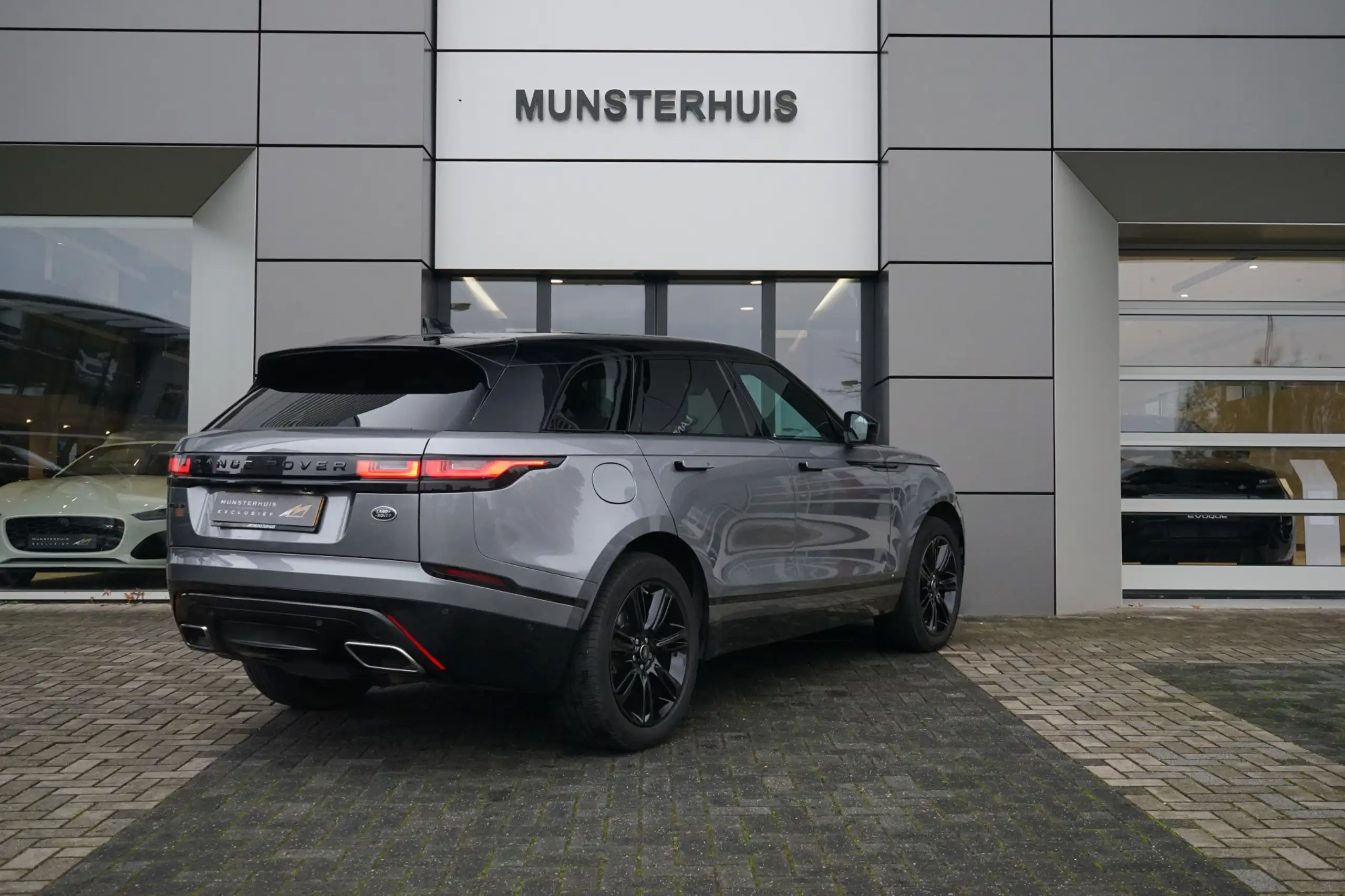 Land Rover - Range Rover Velar