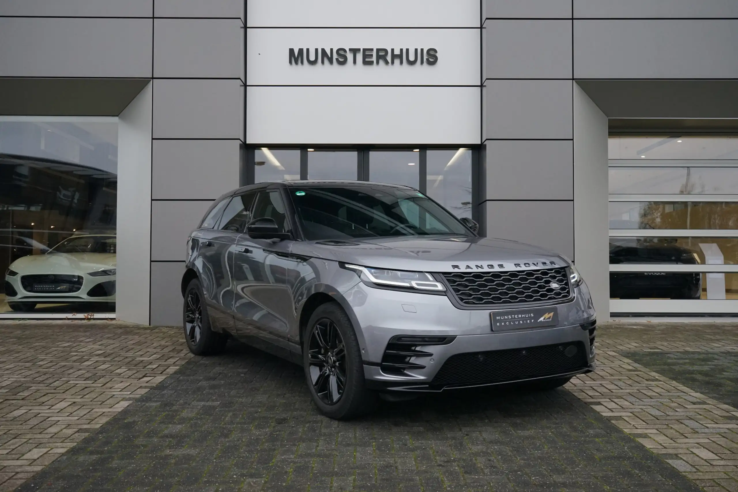 Land Rover - Range Rover Velar