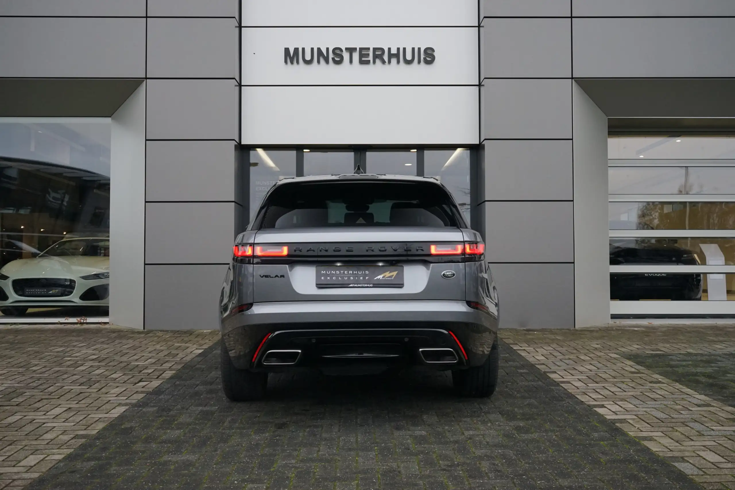 Land Rover - Range Rover Velar