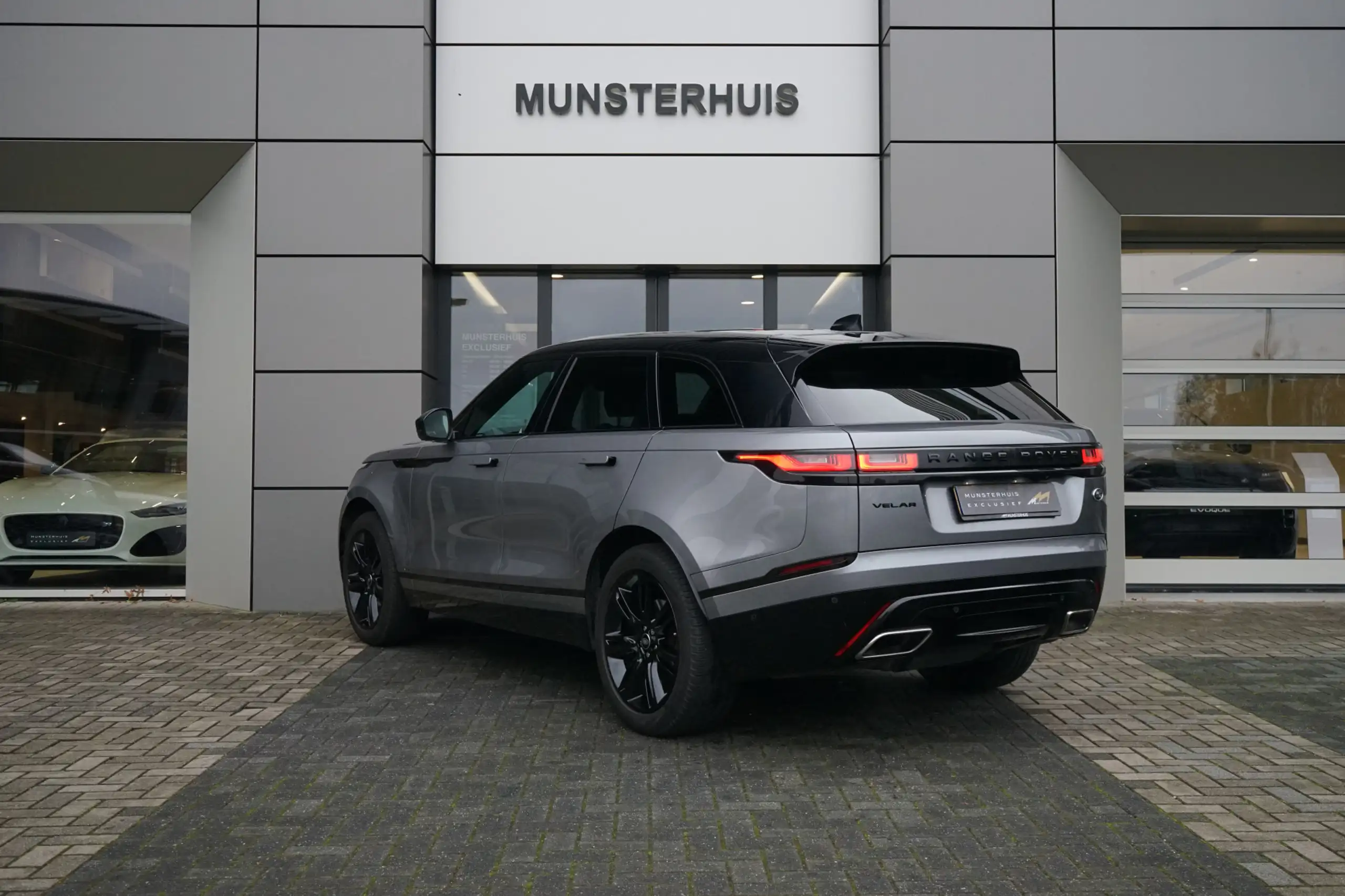 Land Rover - Range Rover Velar