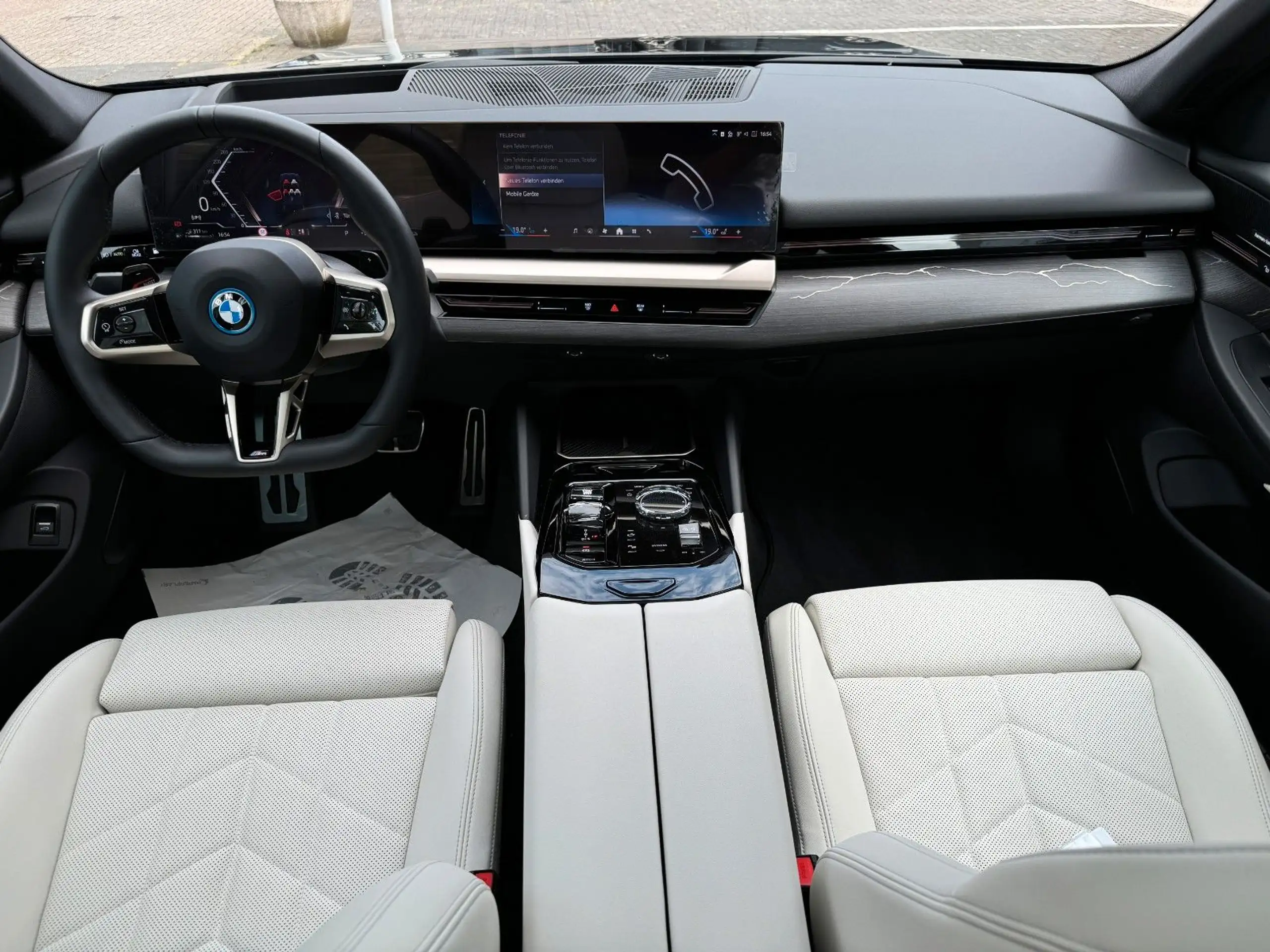 BMW - 530