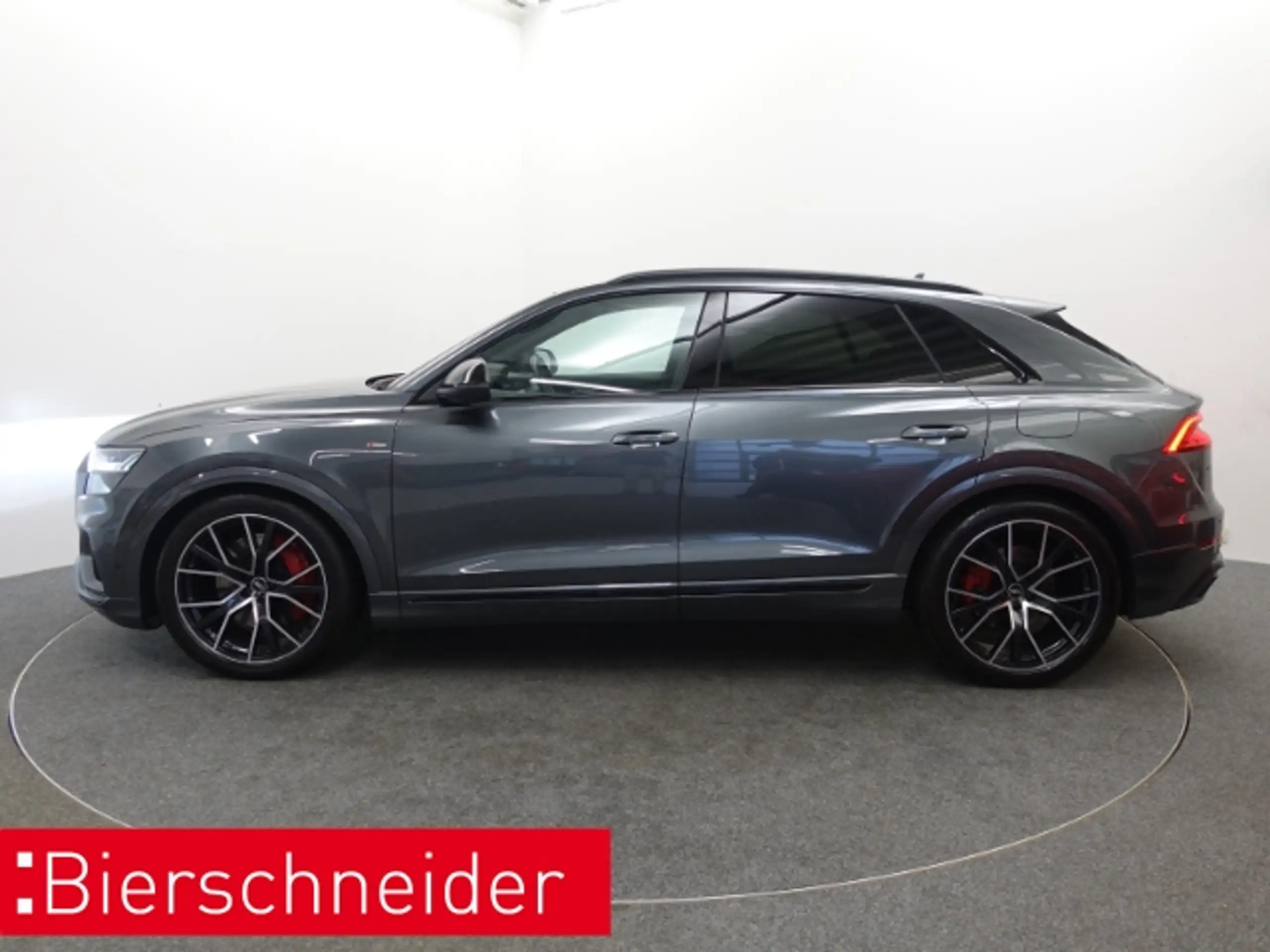 Audi - Q8