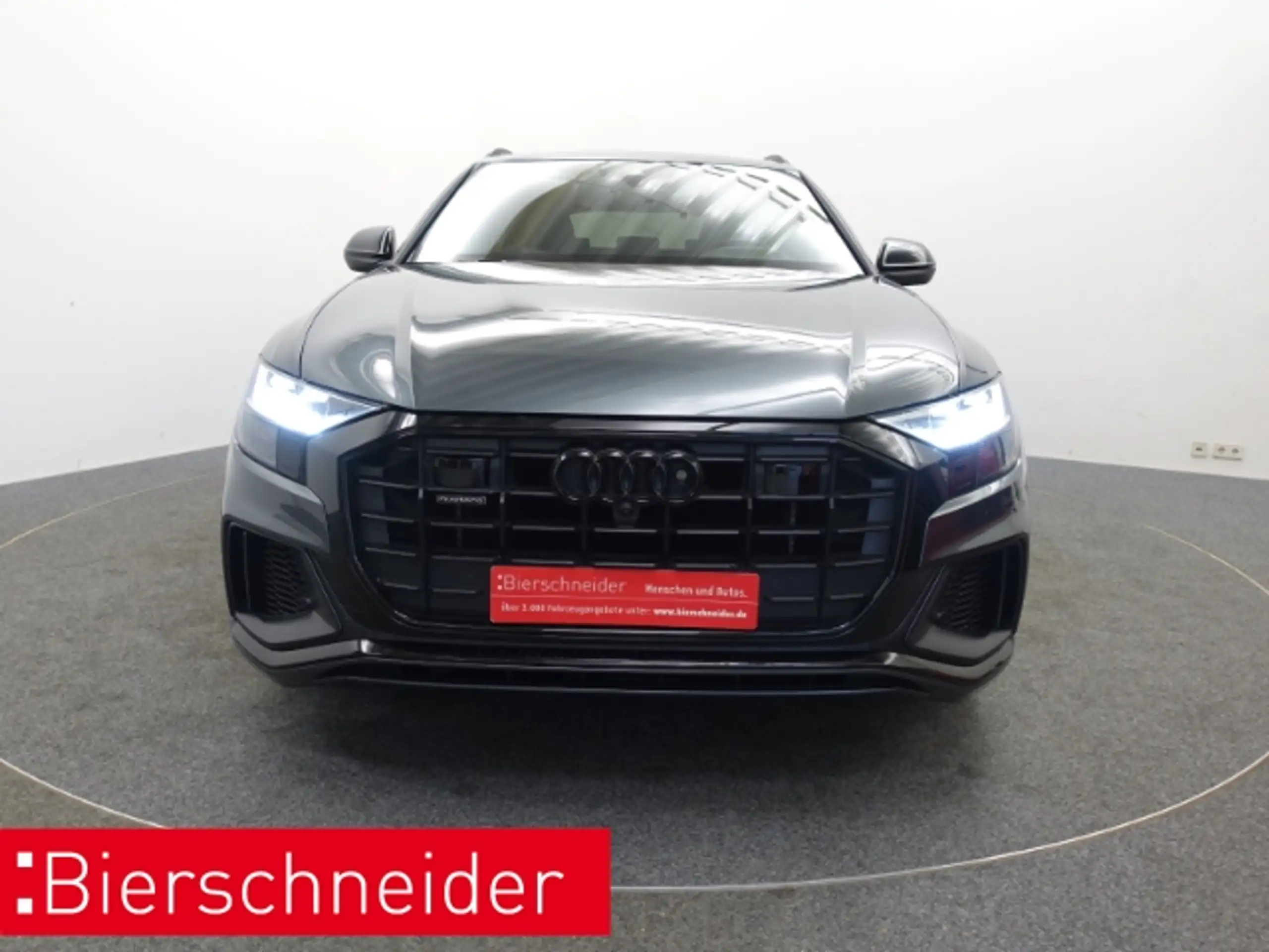 Audi - Q8