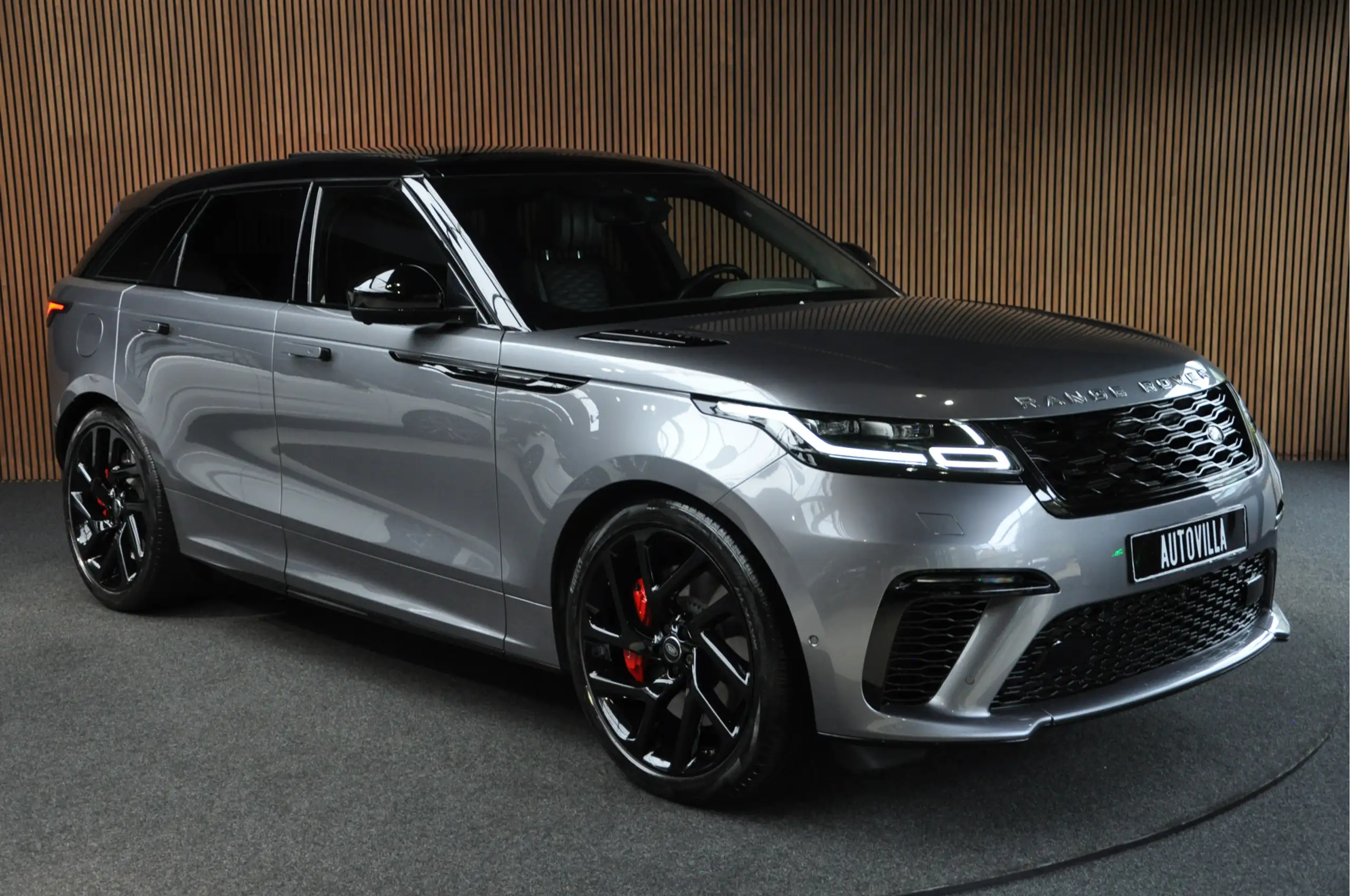 Land Rover - Range Rover Velar