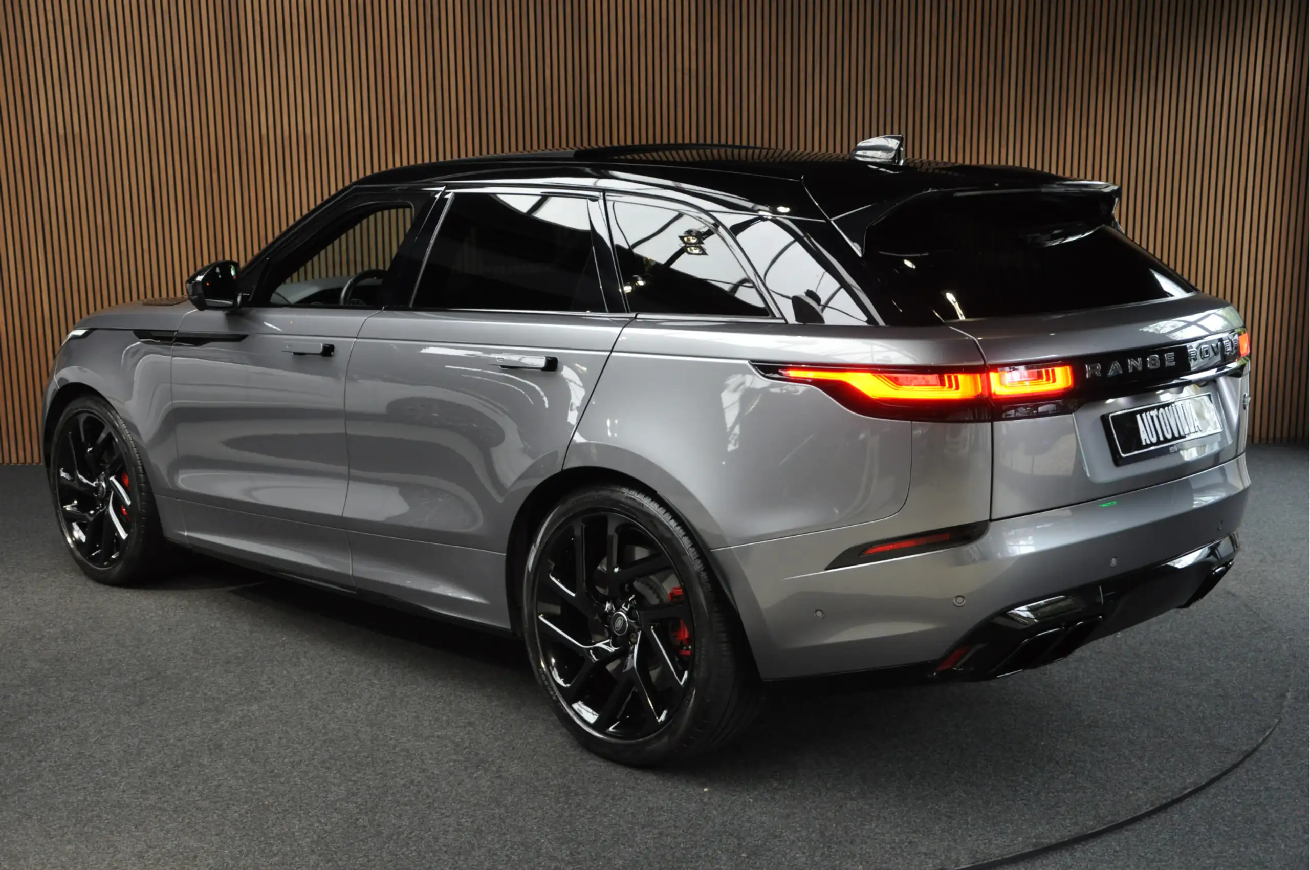 Land Rover - Range Rover Velar