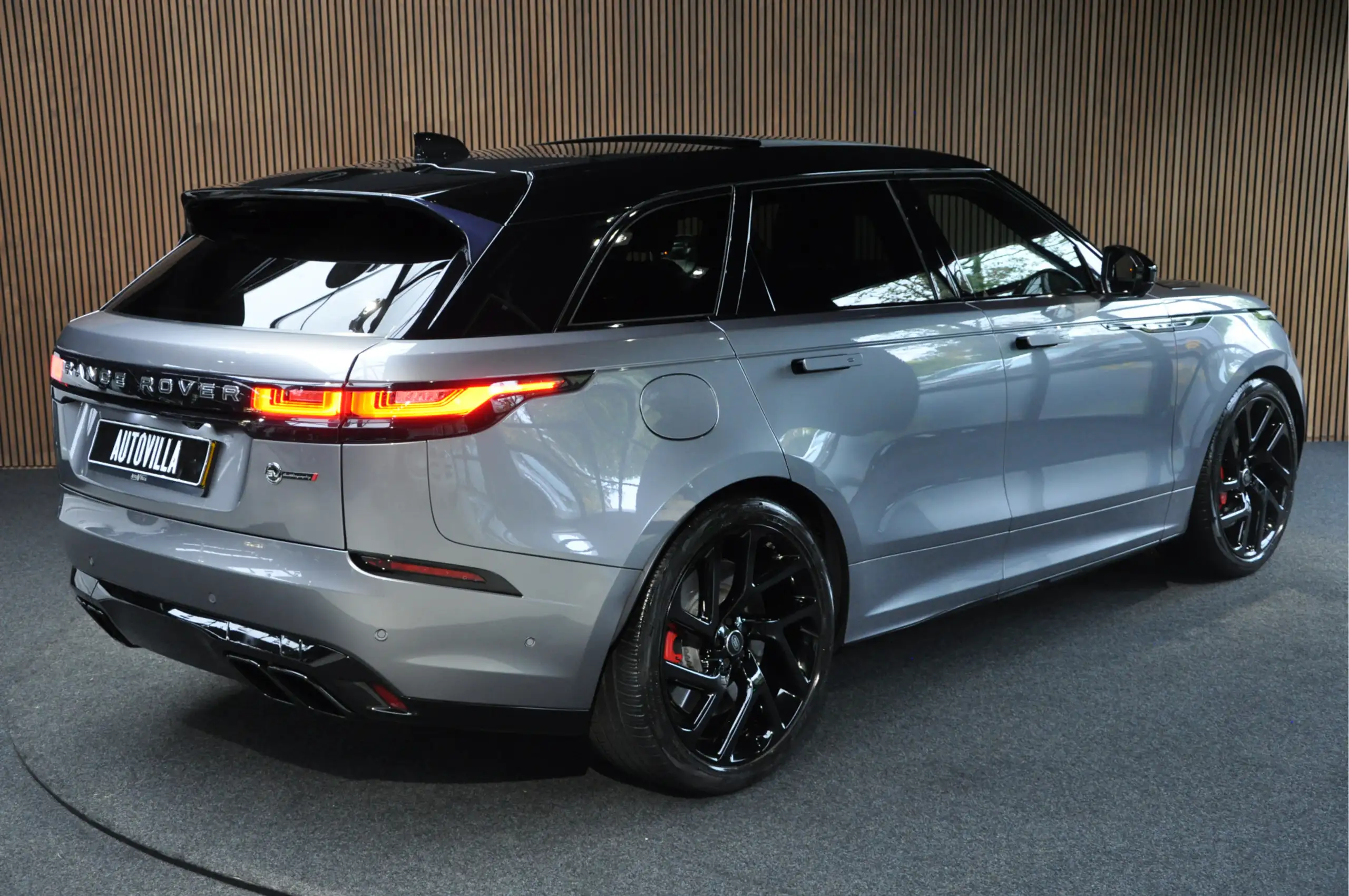 Land Rover - Range Rover Velar