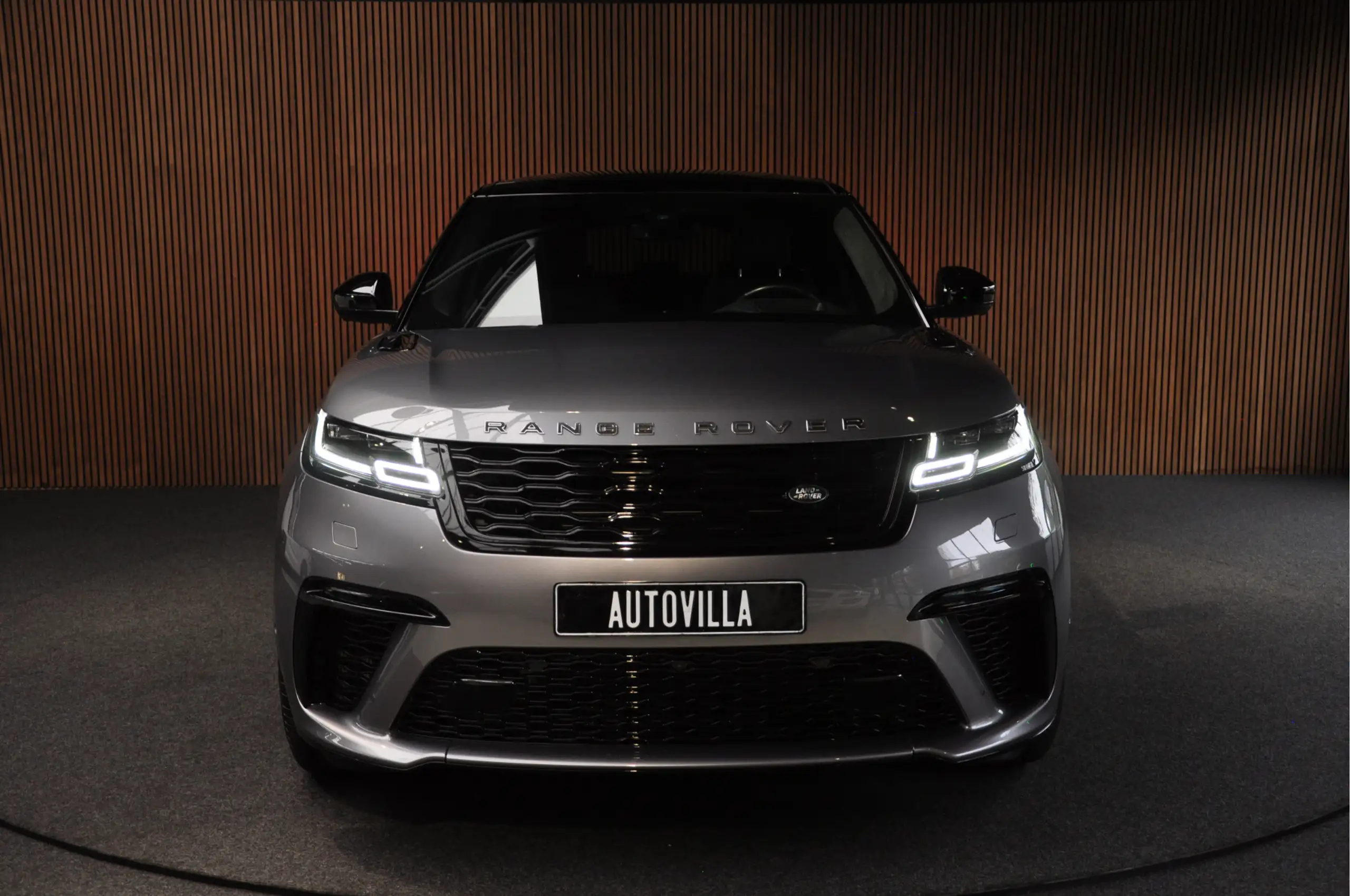 Land Rover - Range Rover Velar