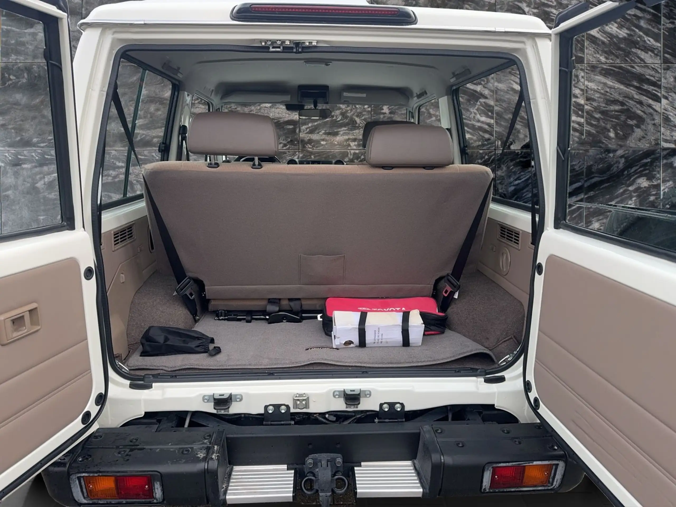 Toyota - Land Cruiser