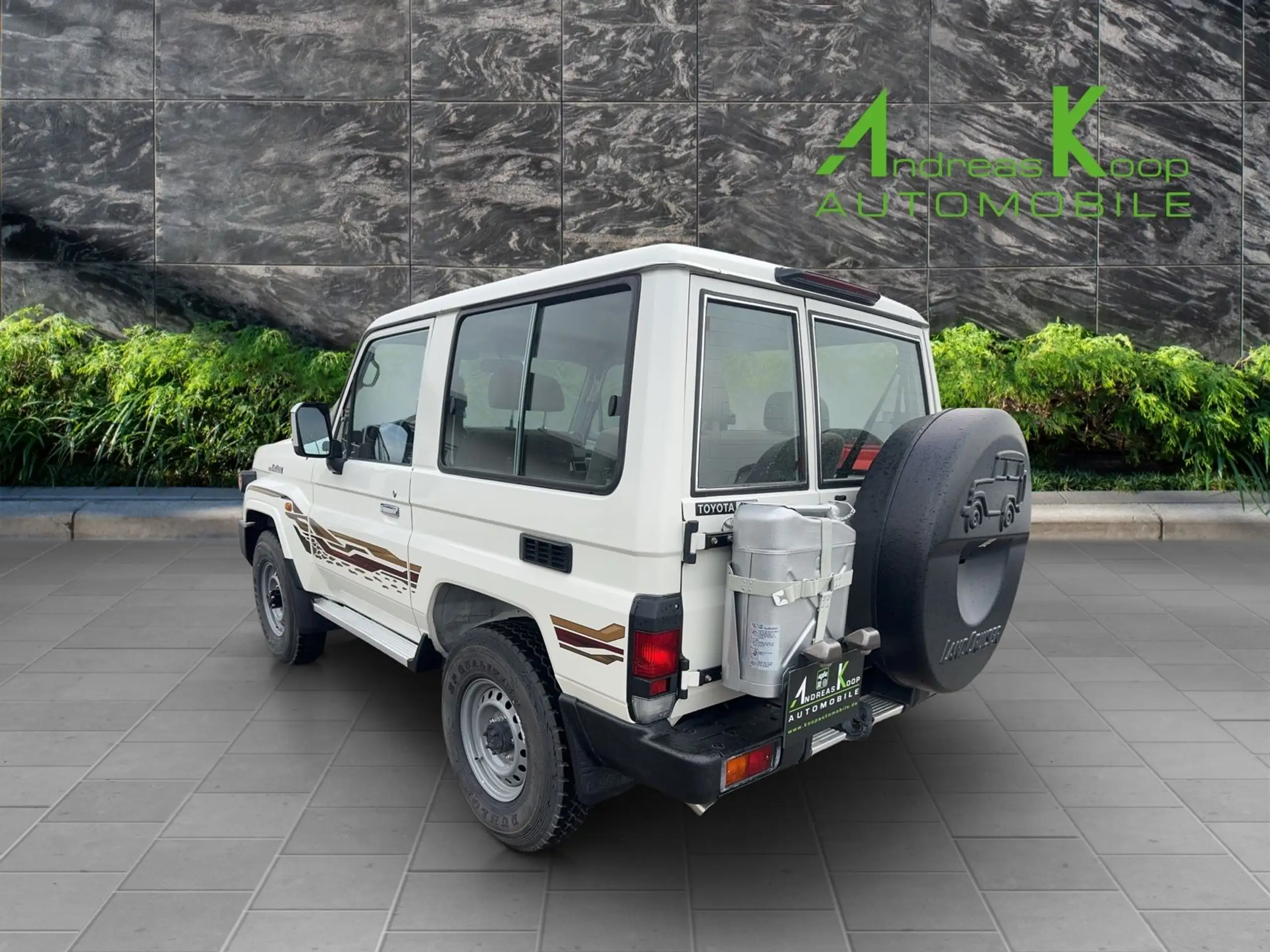 Toyota - Land Cruiser