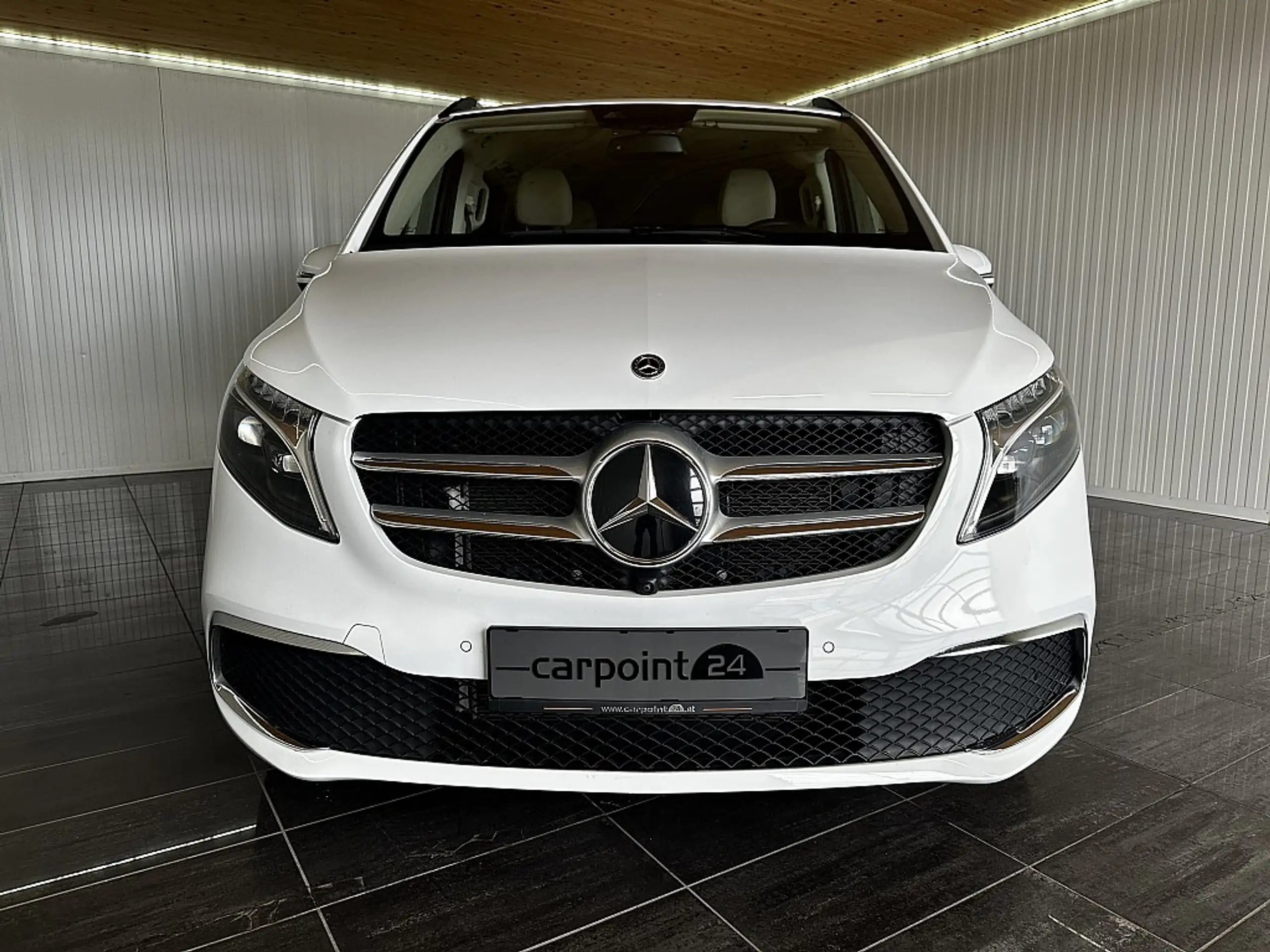 Mercedes-Benz - V 300