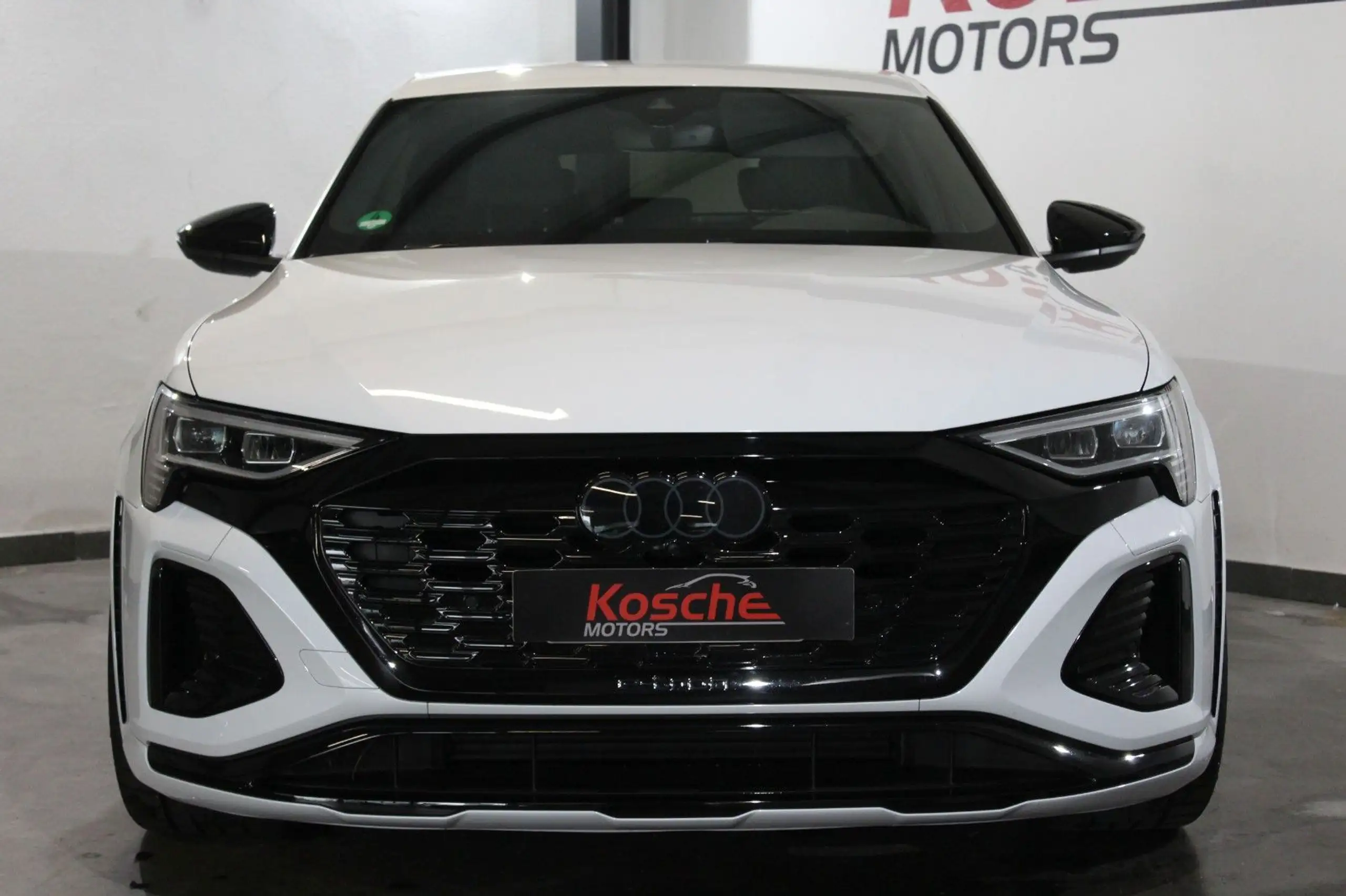 Audi - Q8 e-tron