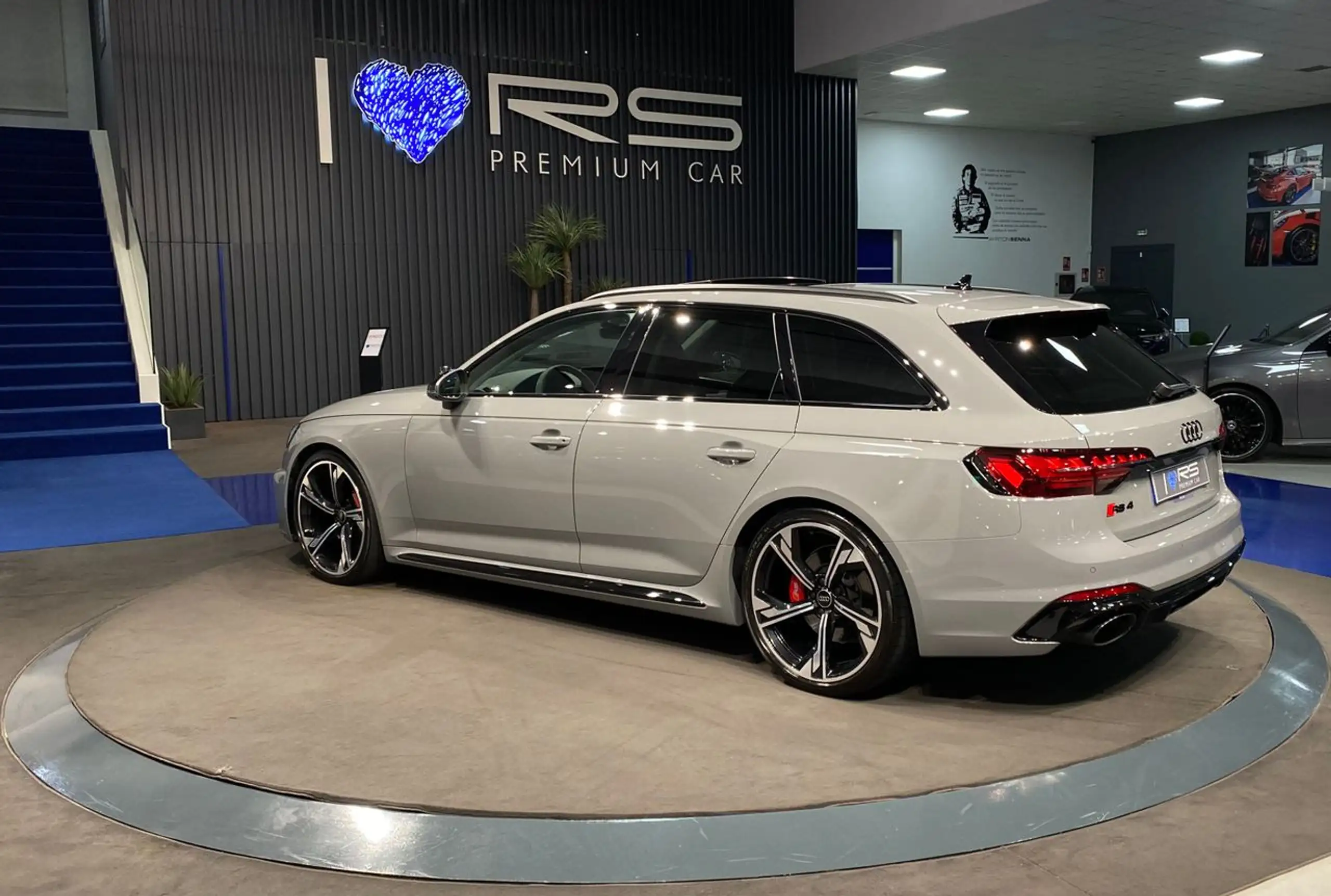 Audi - RS4