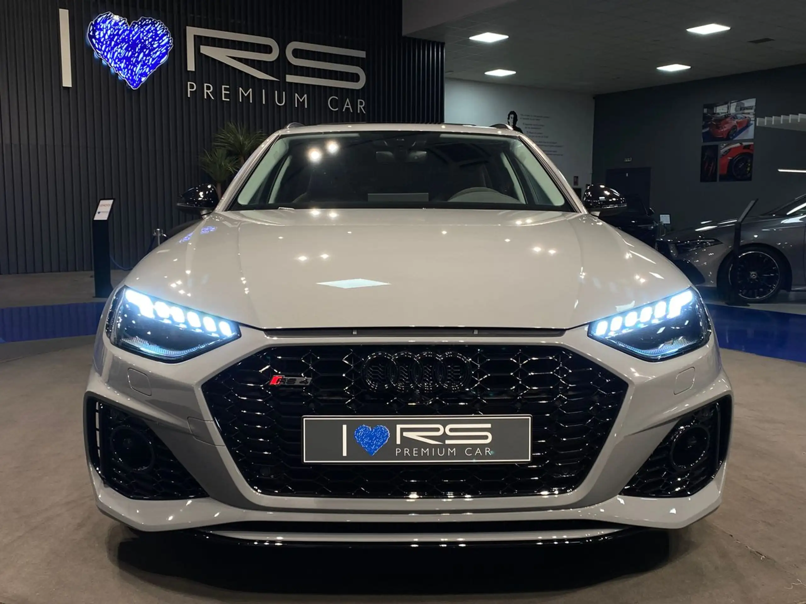 Audi - RS4