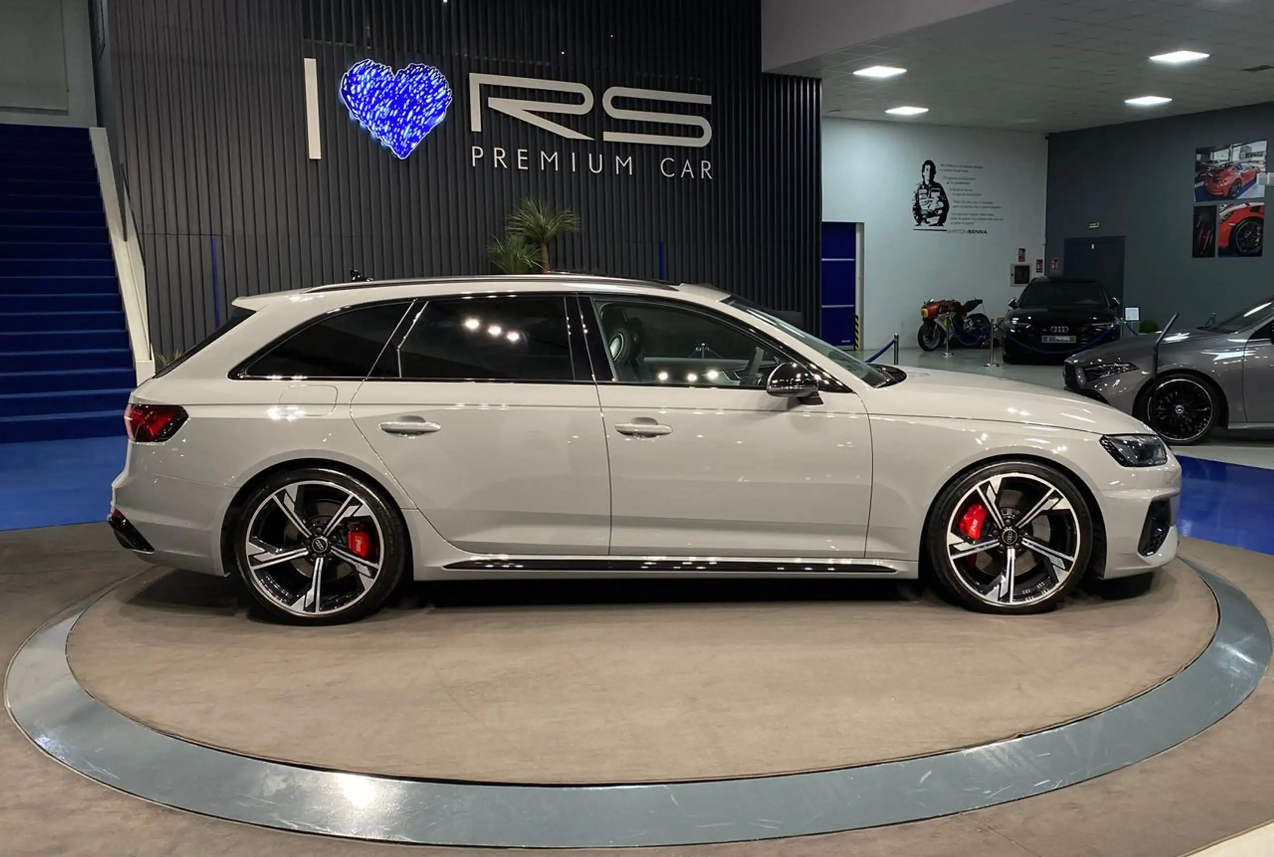 Audi - RS4