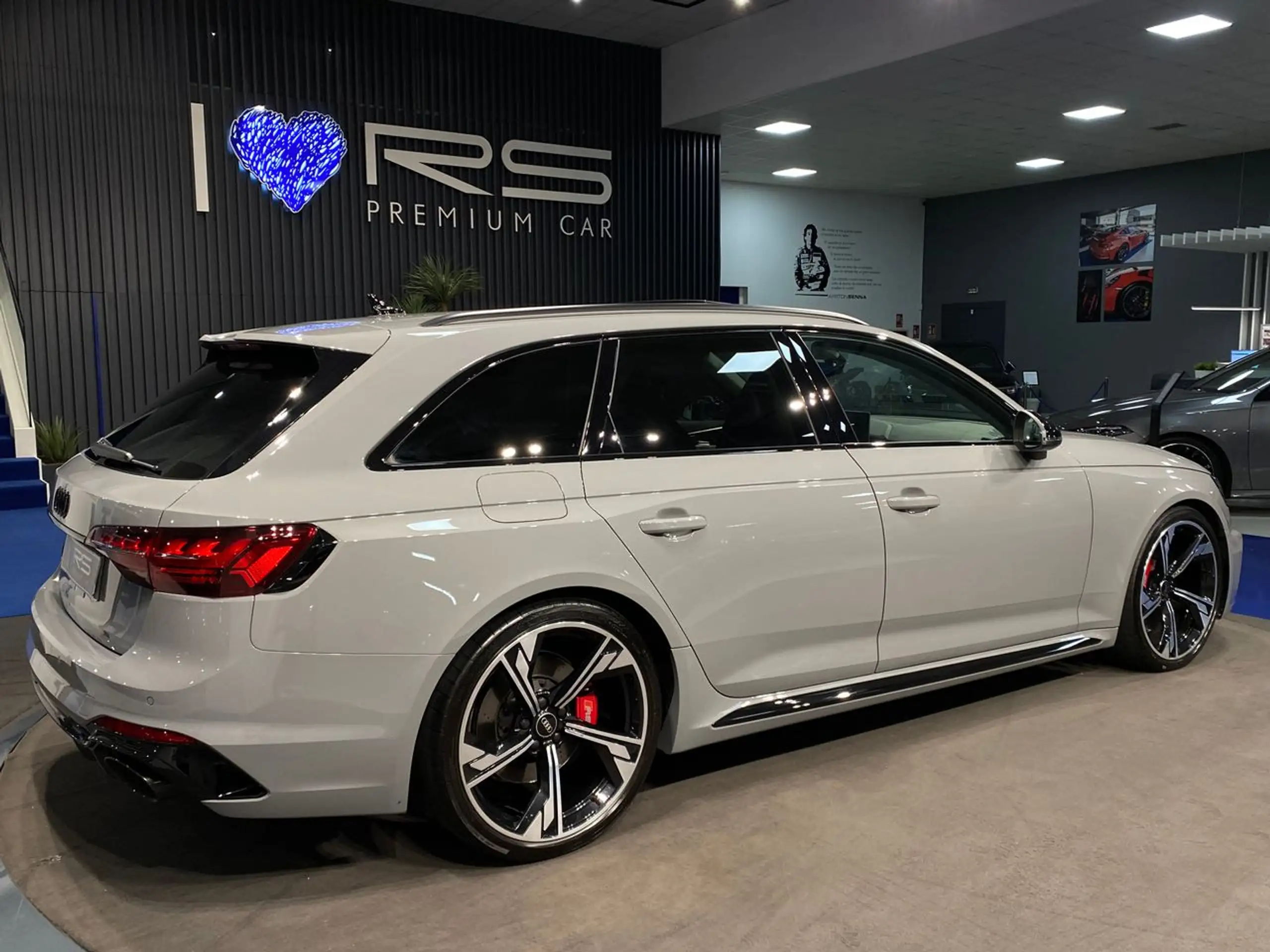 Audi - RS4