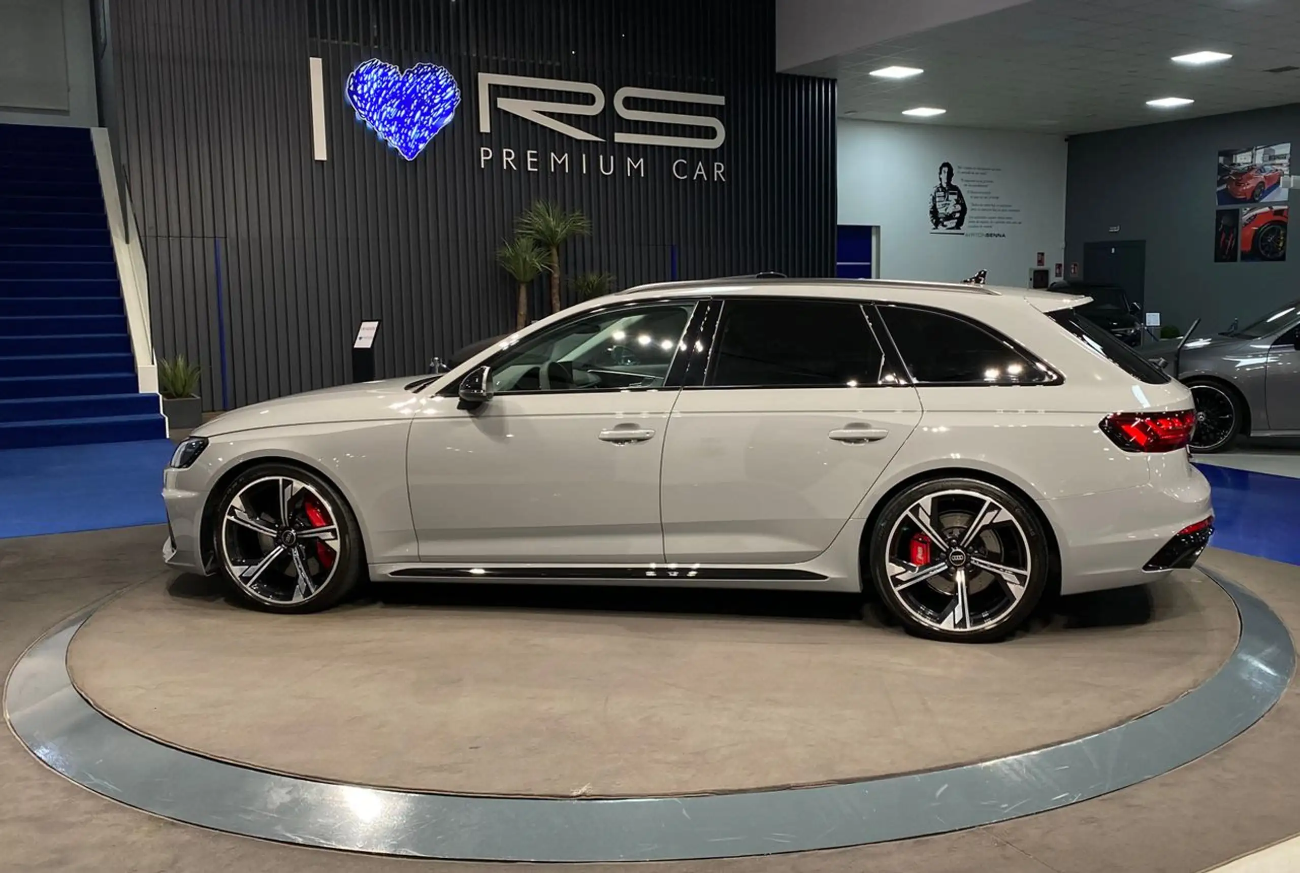 Audi - RS4