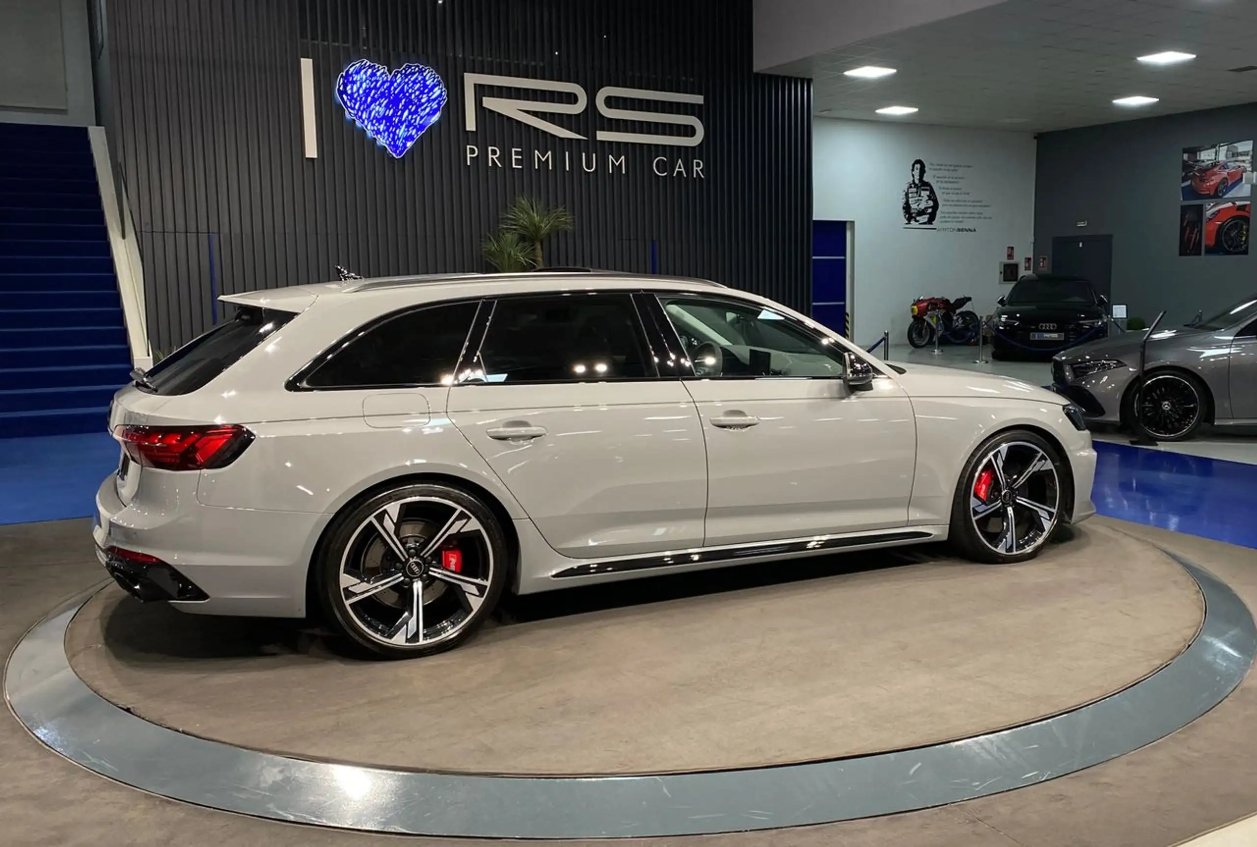 Audi - RS4