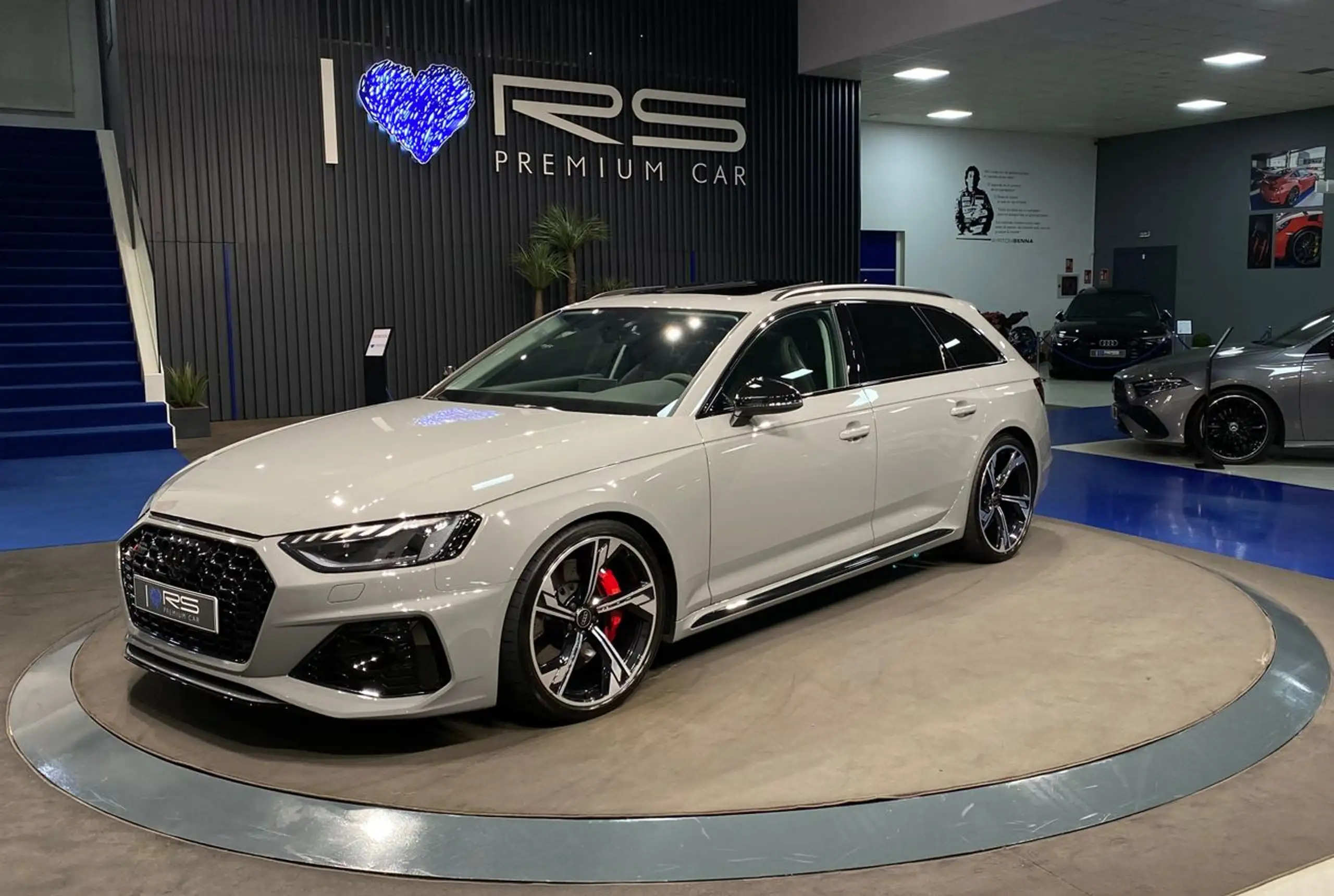 Audi - RS4