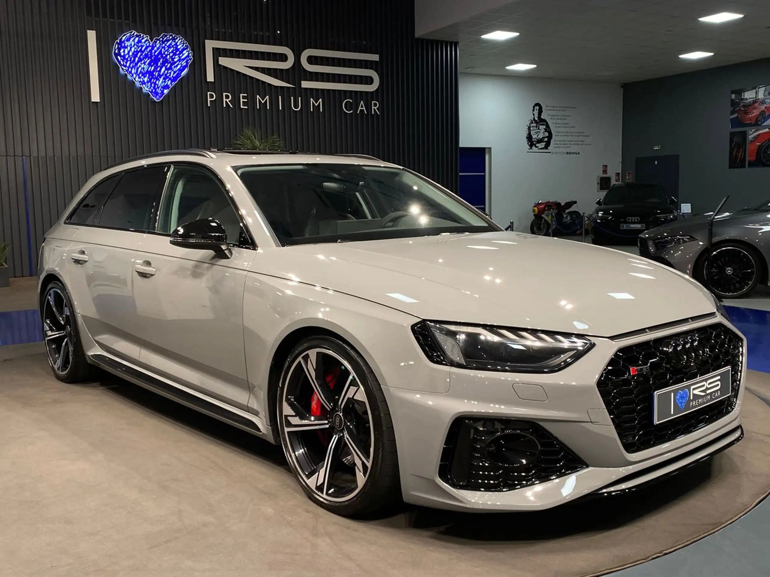 Audi - RS4