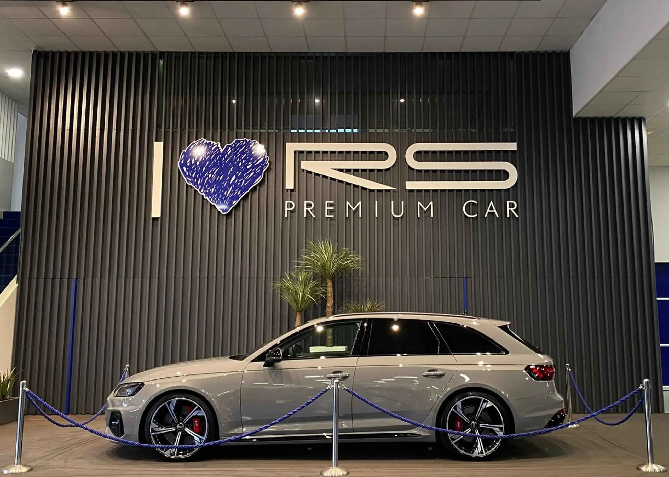 Audi - RS4