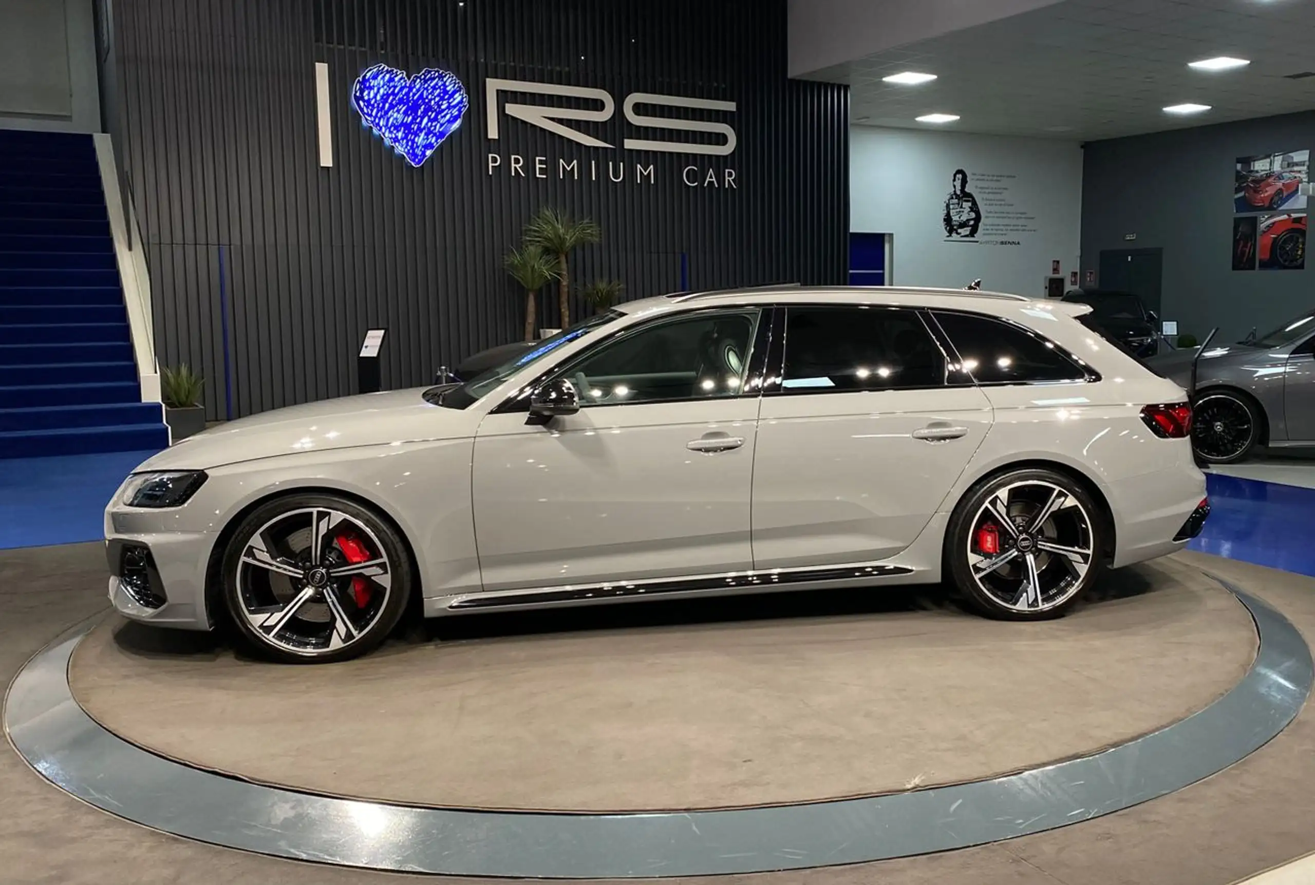 Audi - RS4