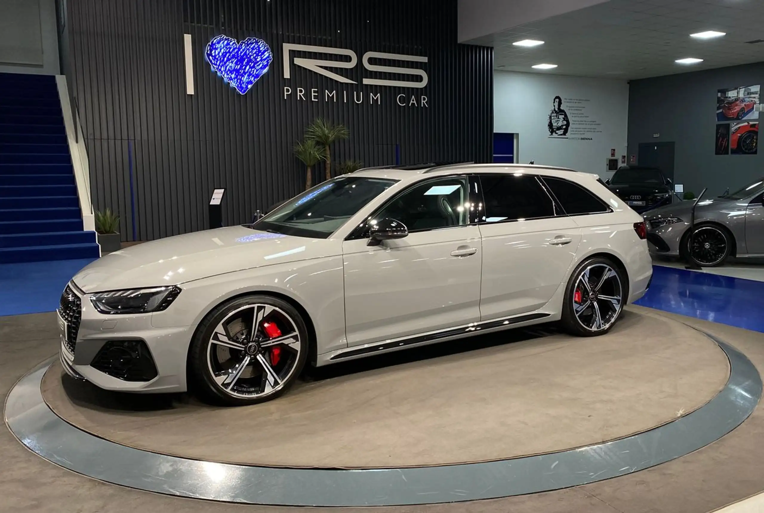 Audi - RS4