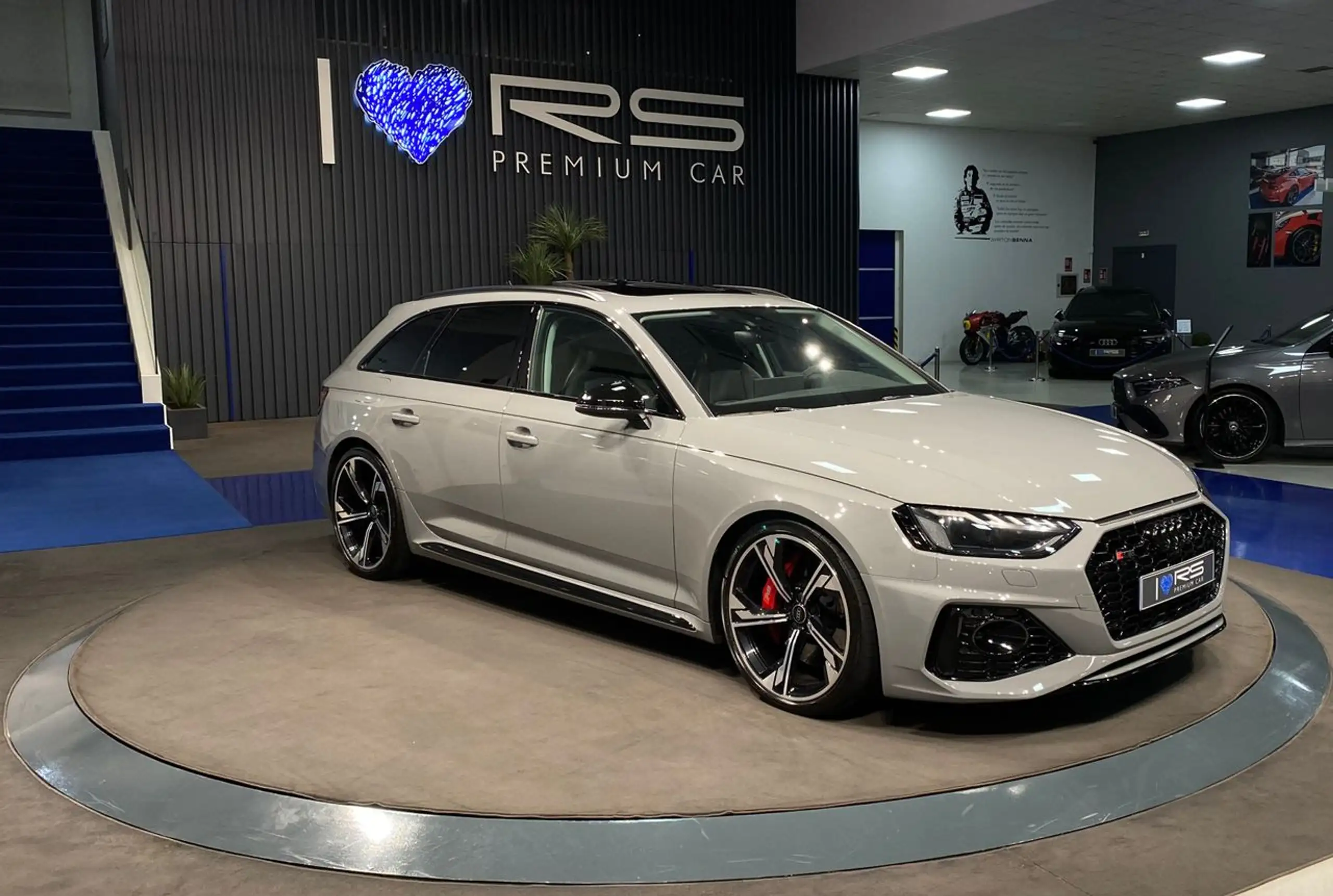 Audi - RS4