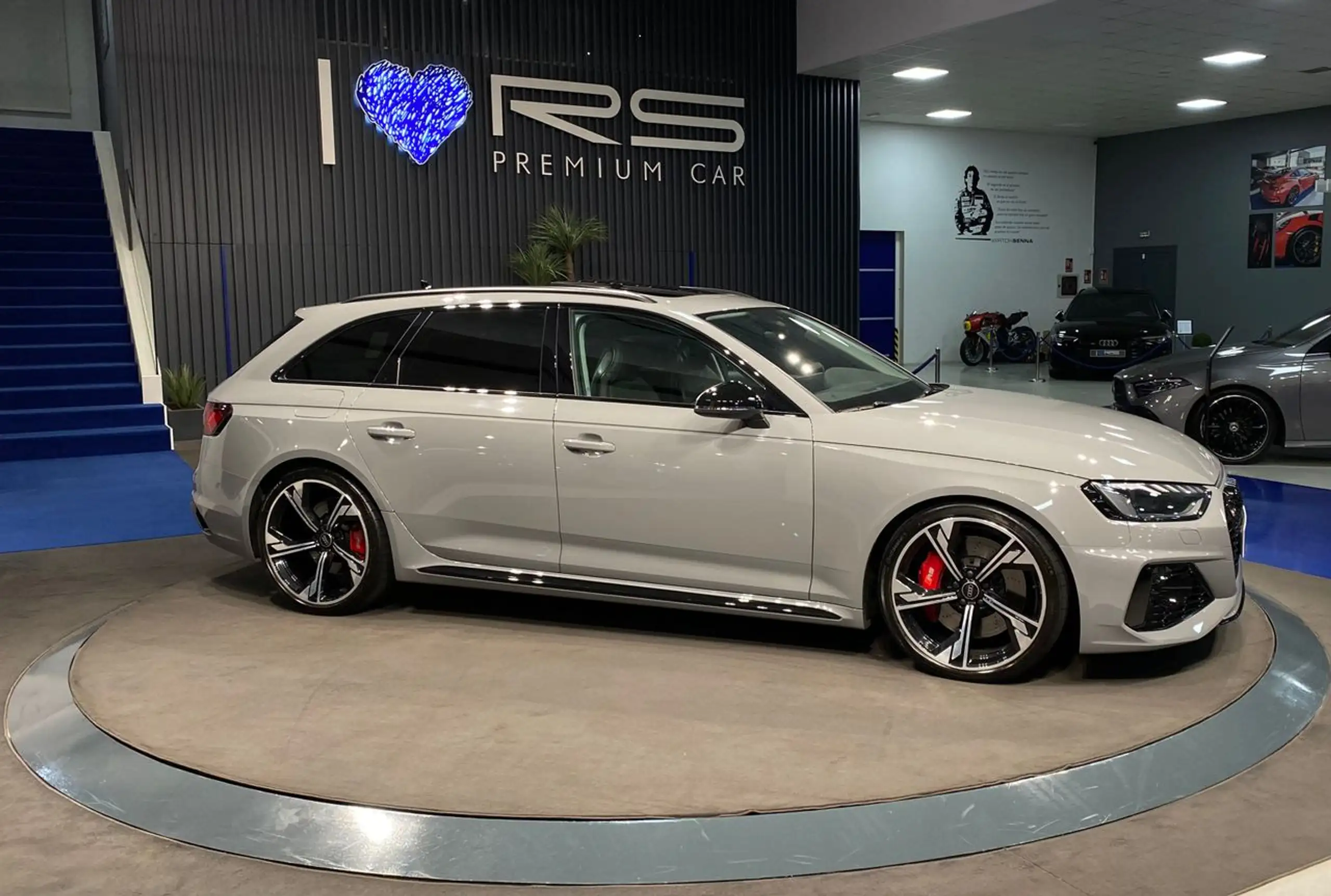 Audi - RS4