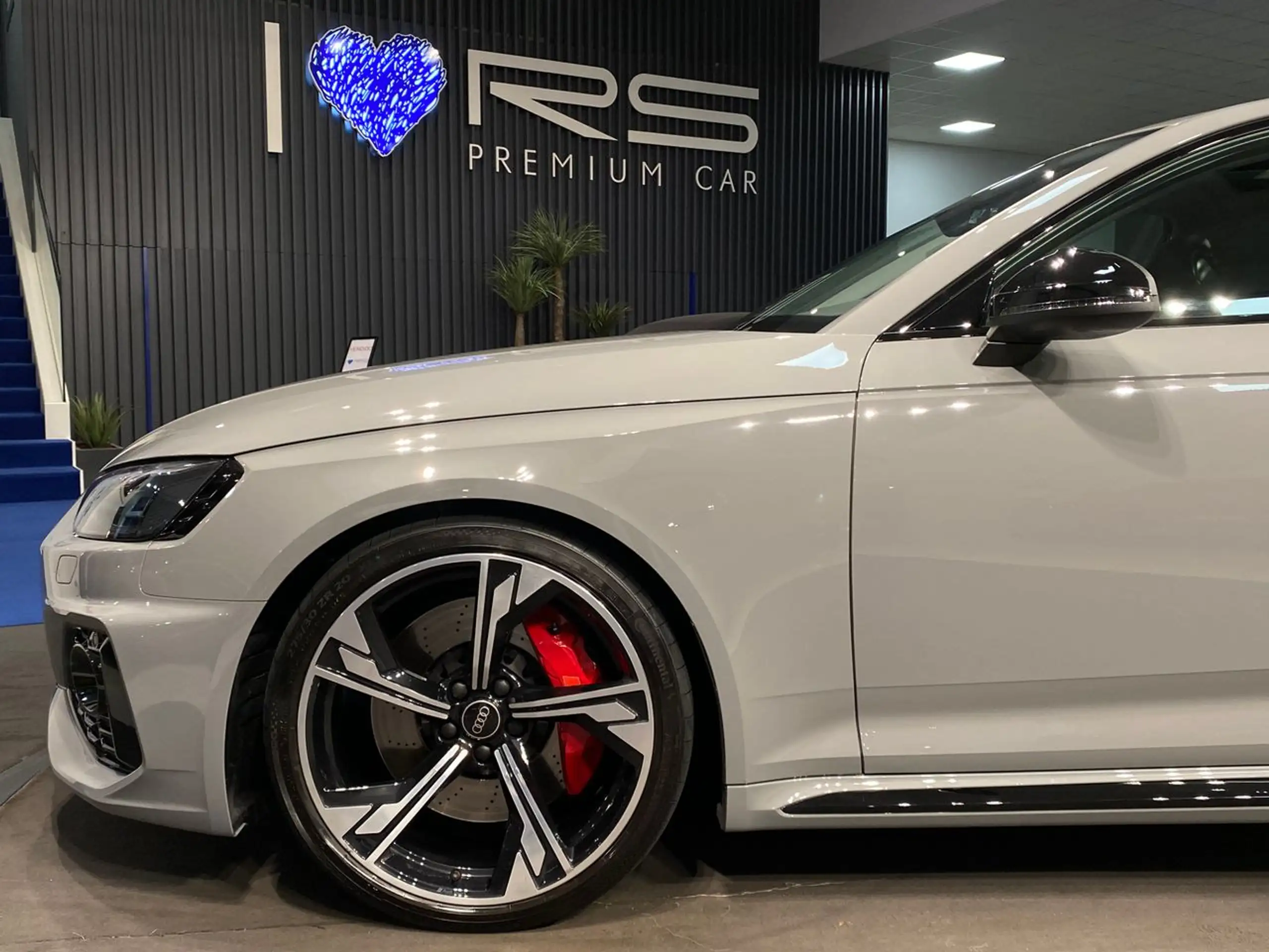 Audi - RS4