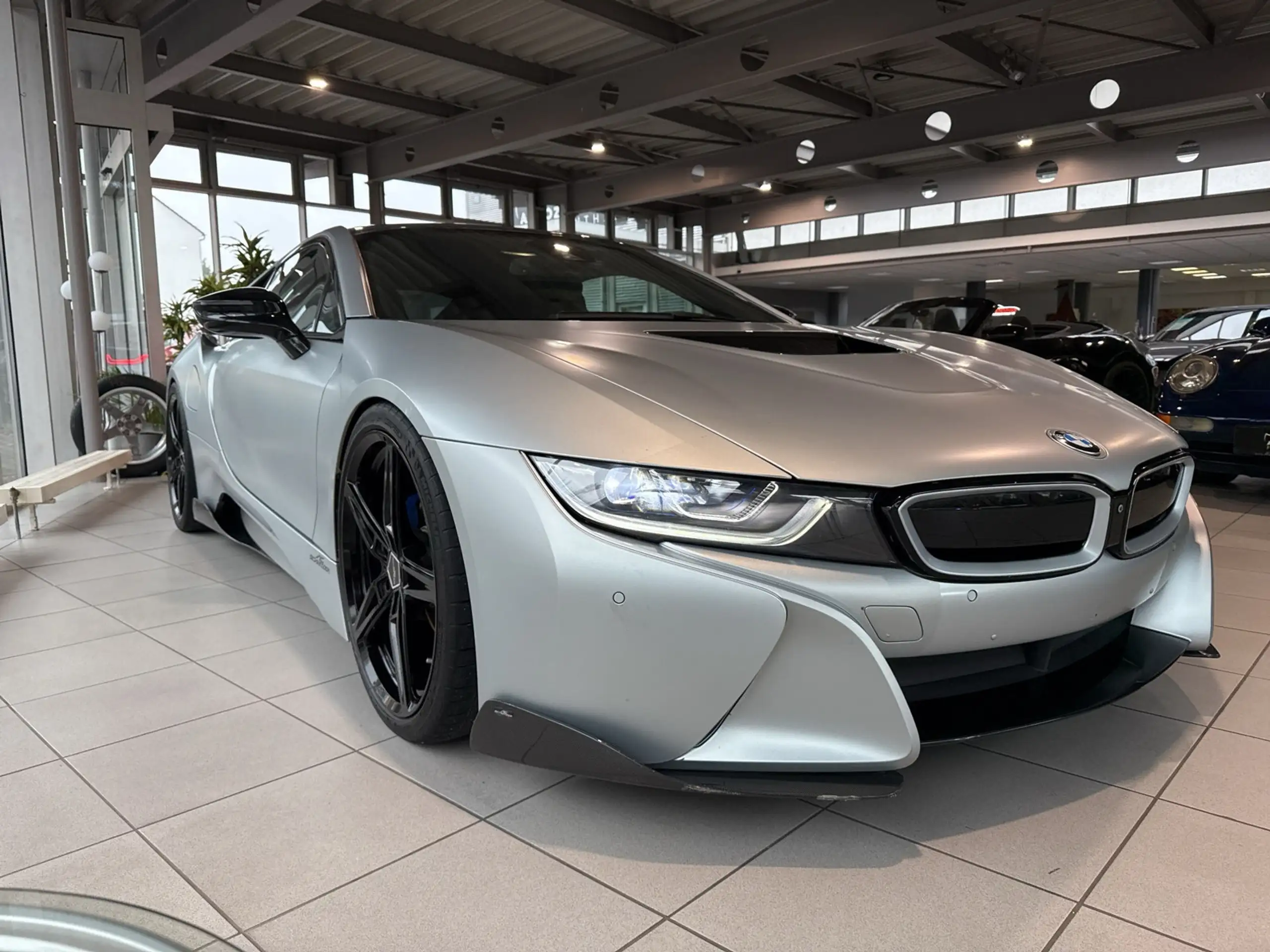 BMW - i8