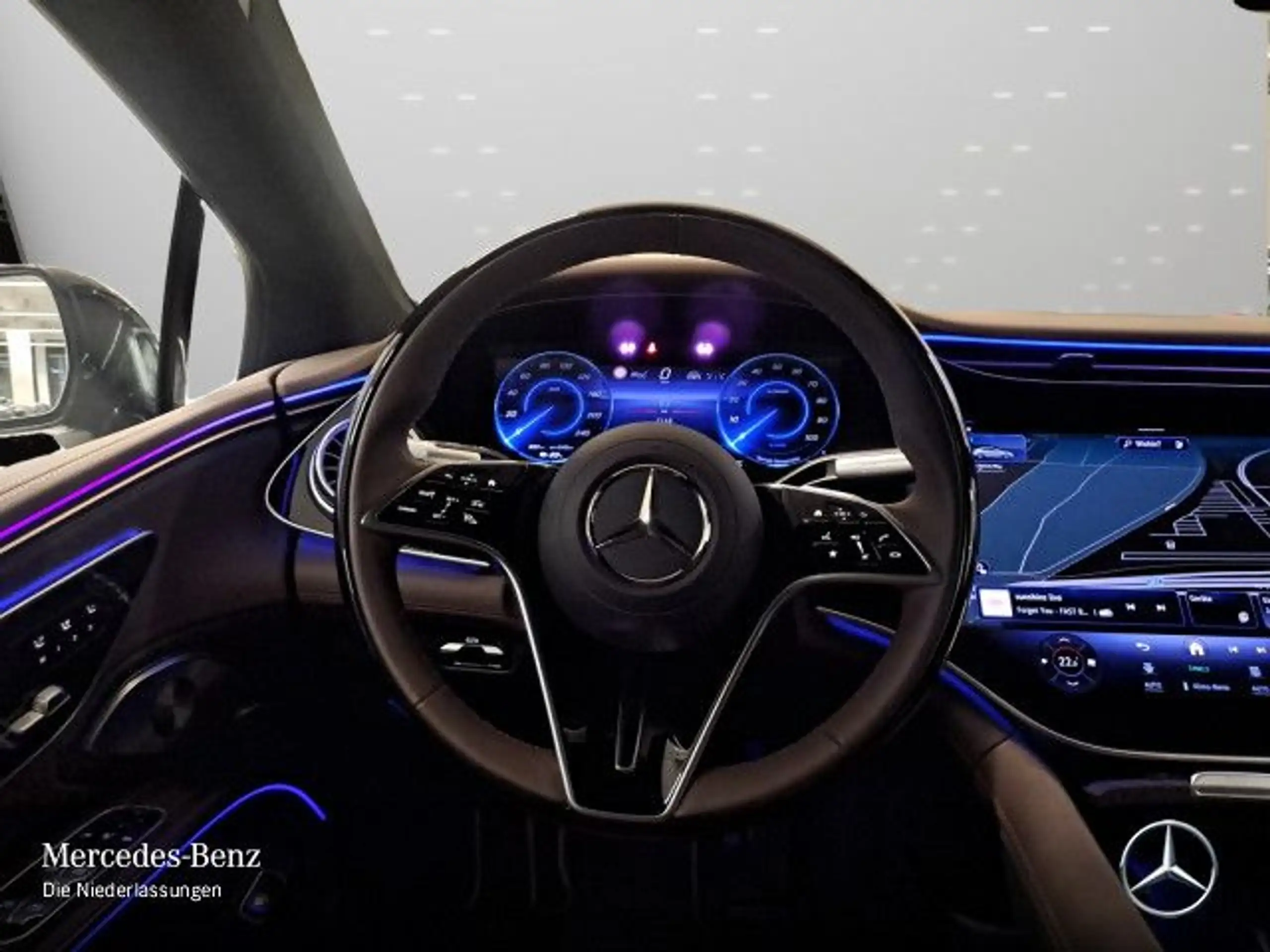 Mercedes-Benz - EQS