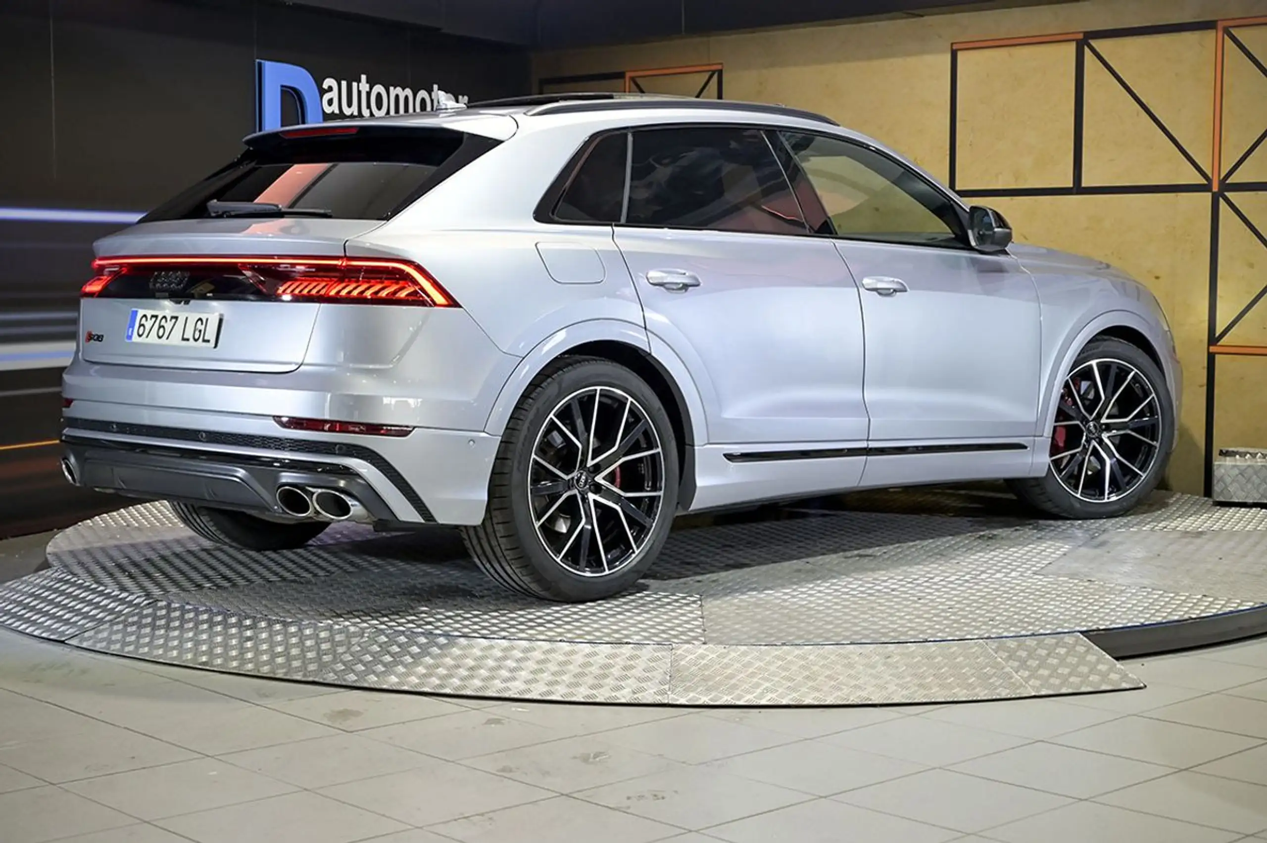 Audi - Q8