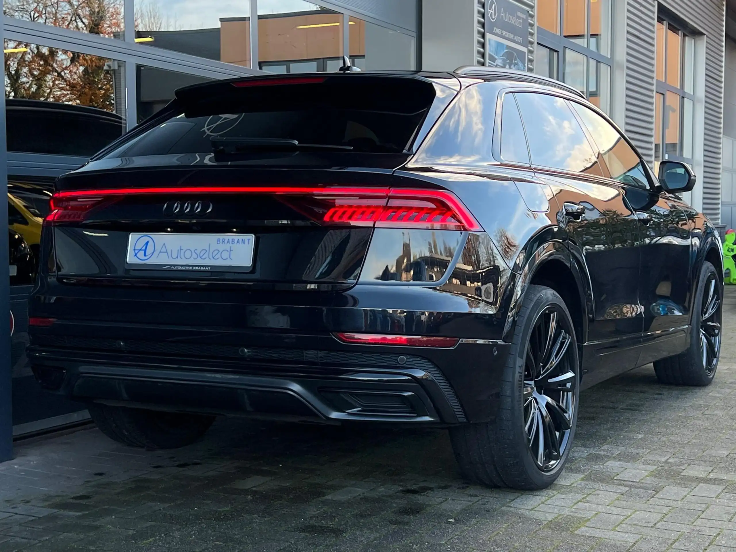 Audi - Q8