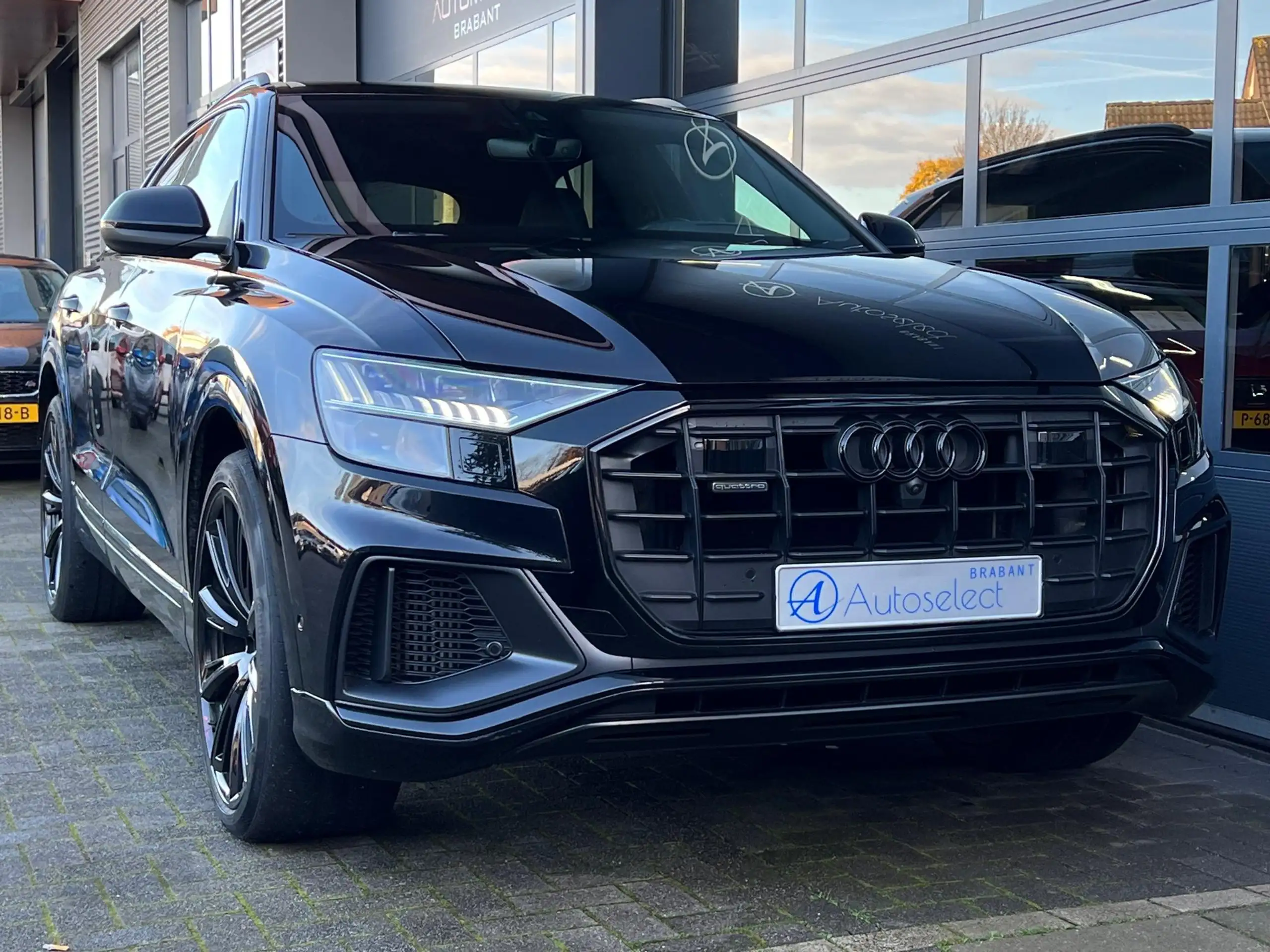 Audi - Q8