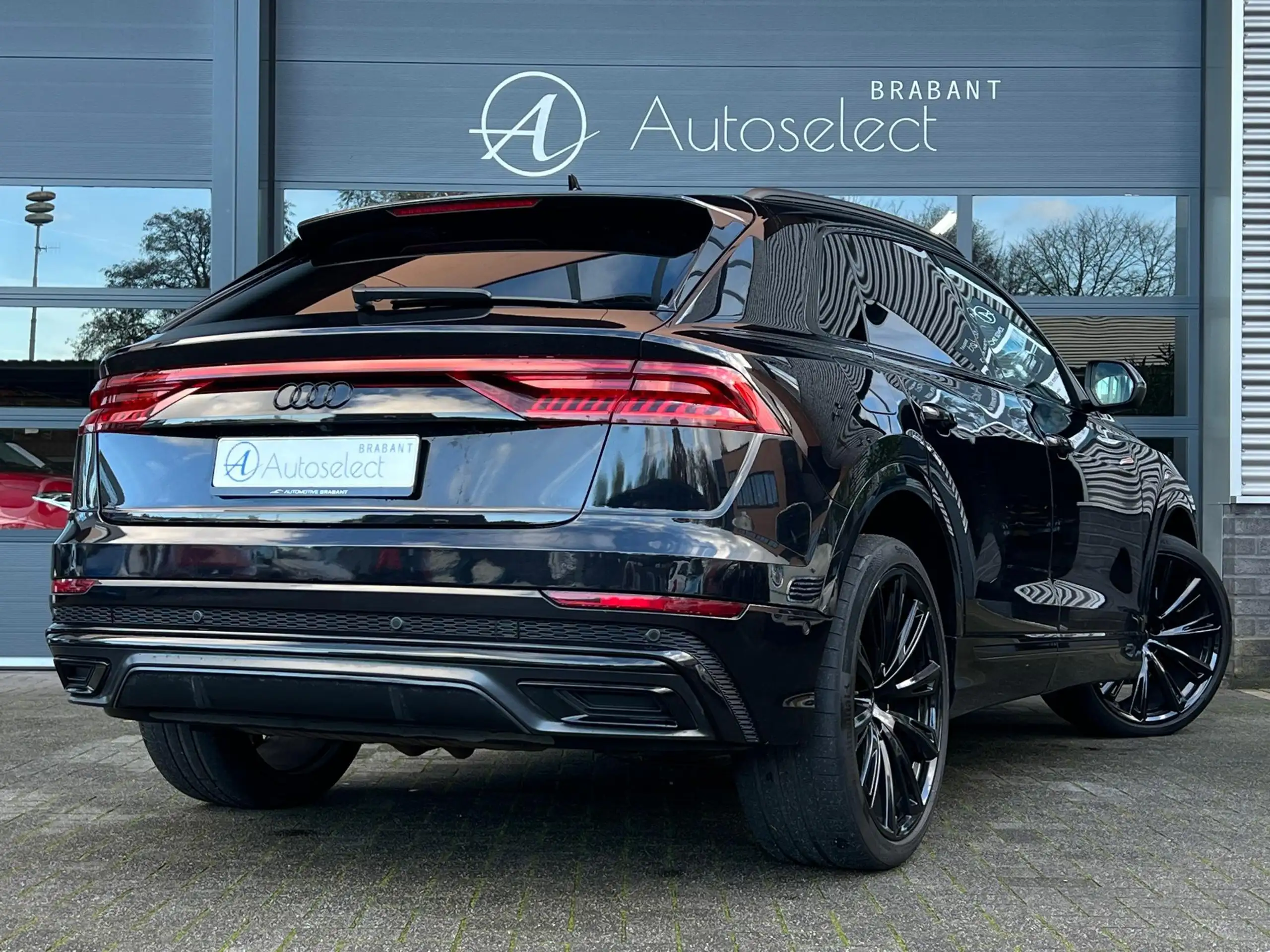 Audi - Q8