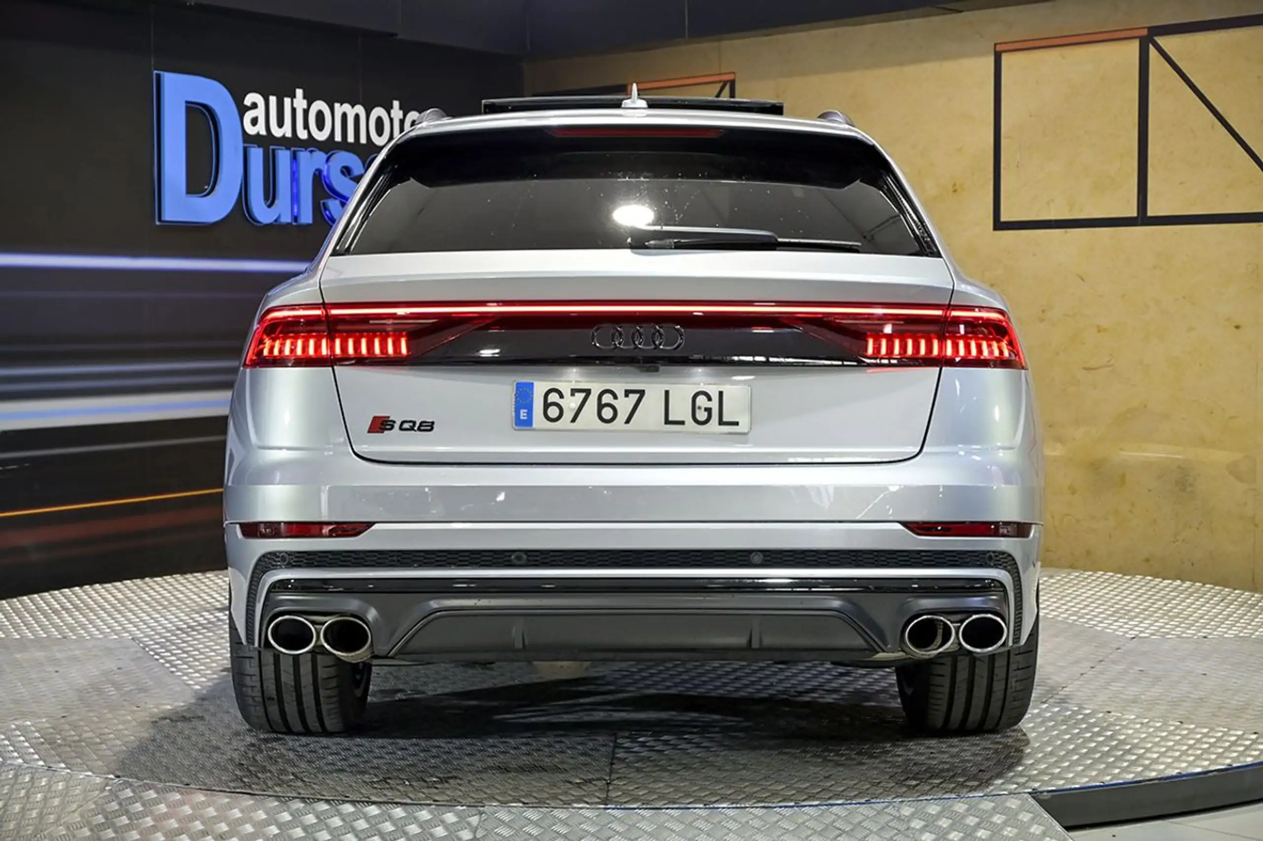 Audi - Q8