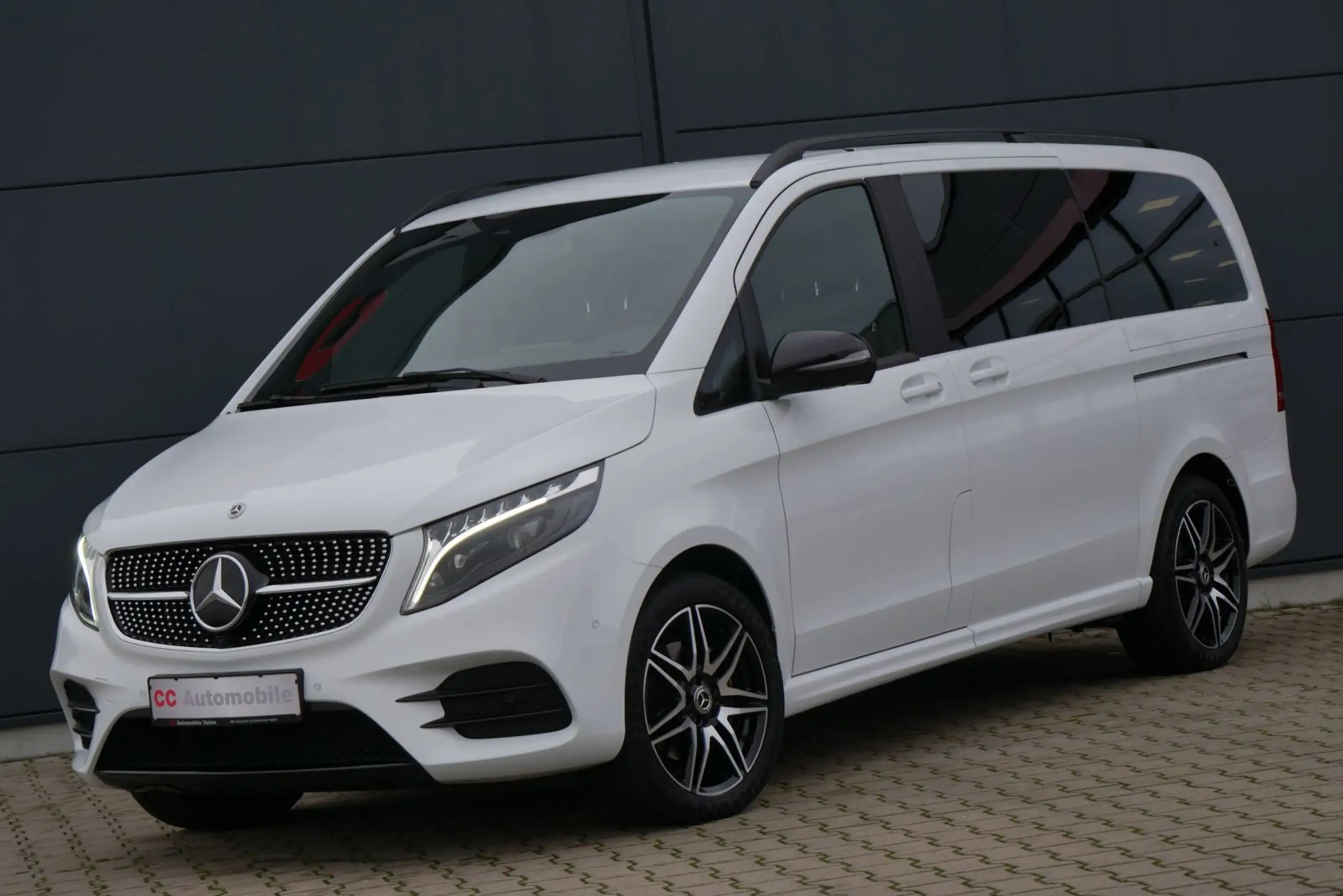 Mercedes-Benz - V 300