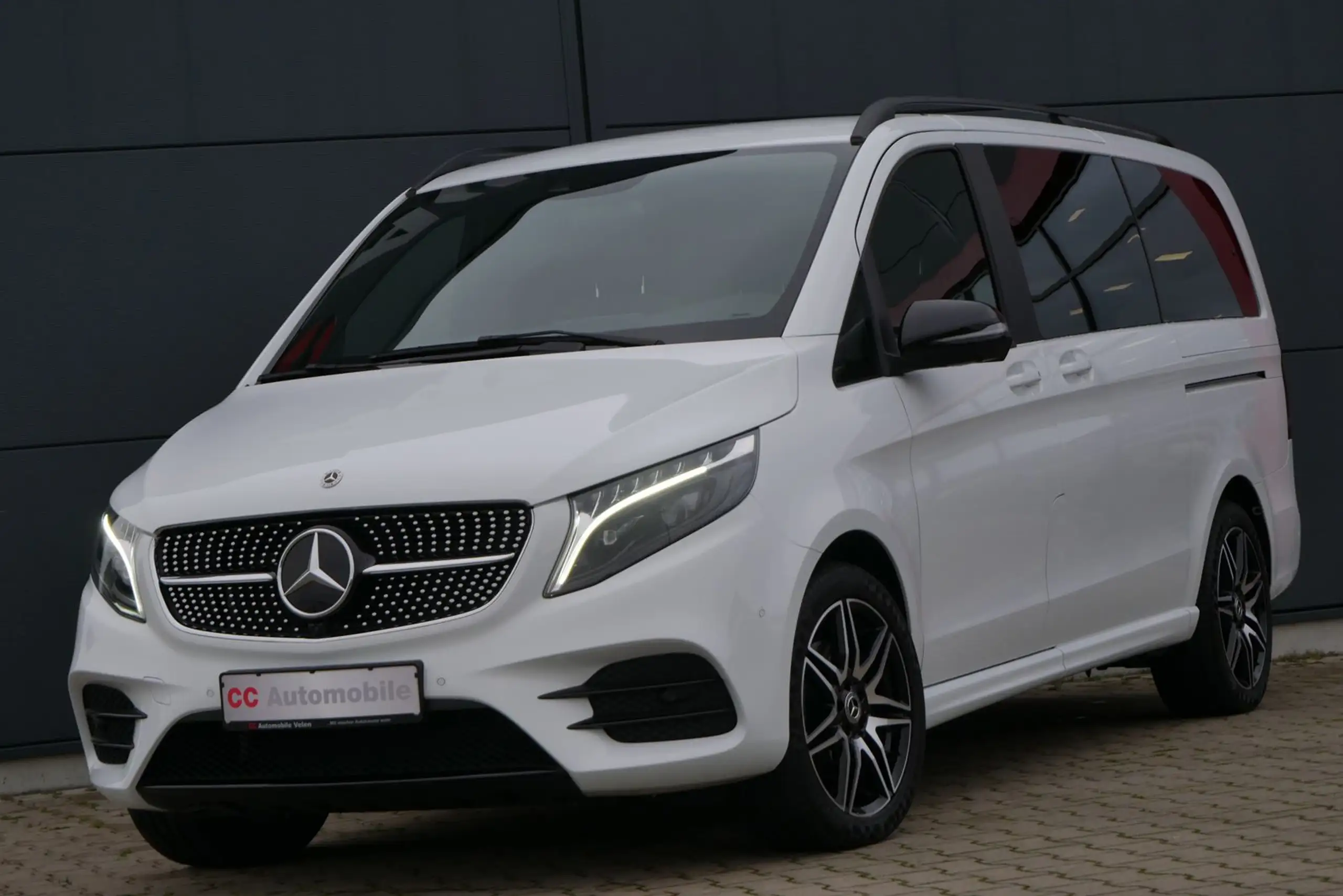 Mercedes-Benz - V 300