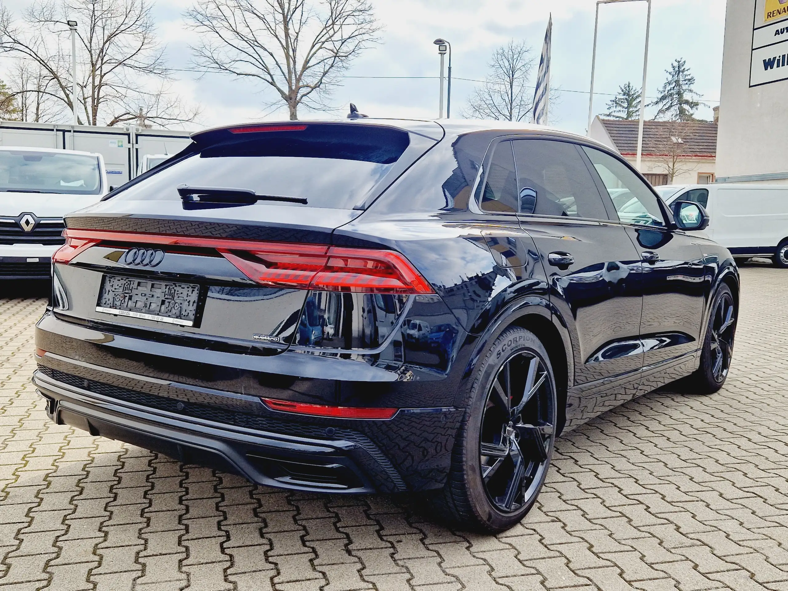 Audi - Q8