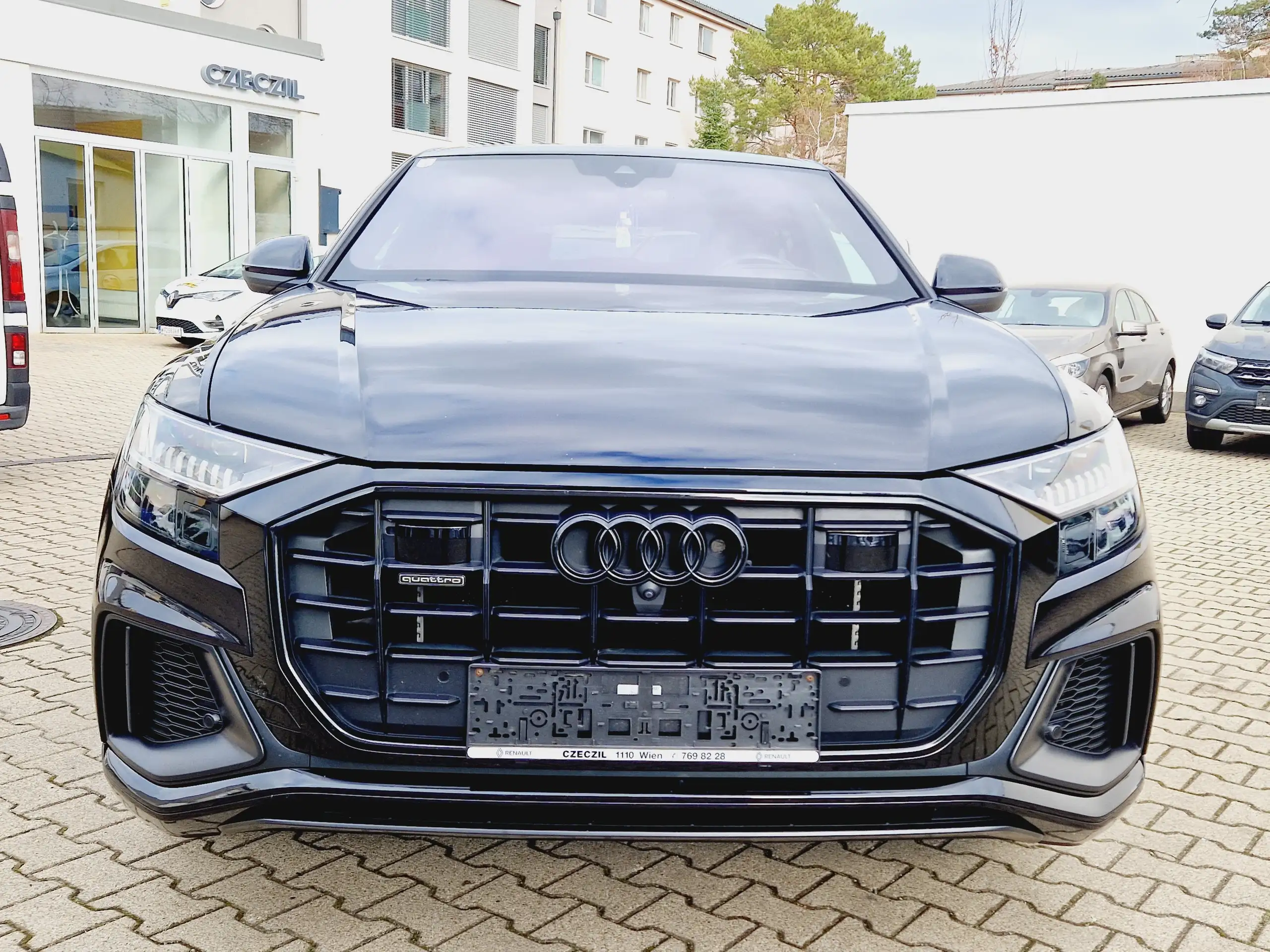 Audi - Q8