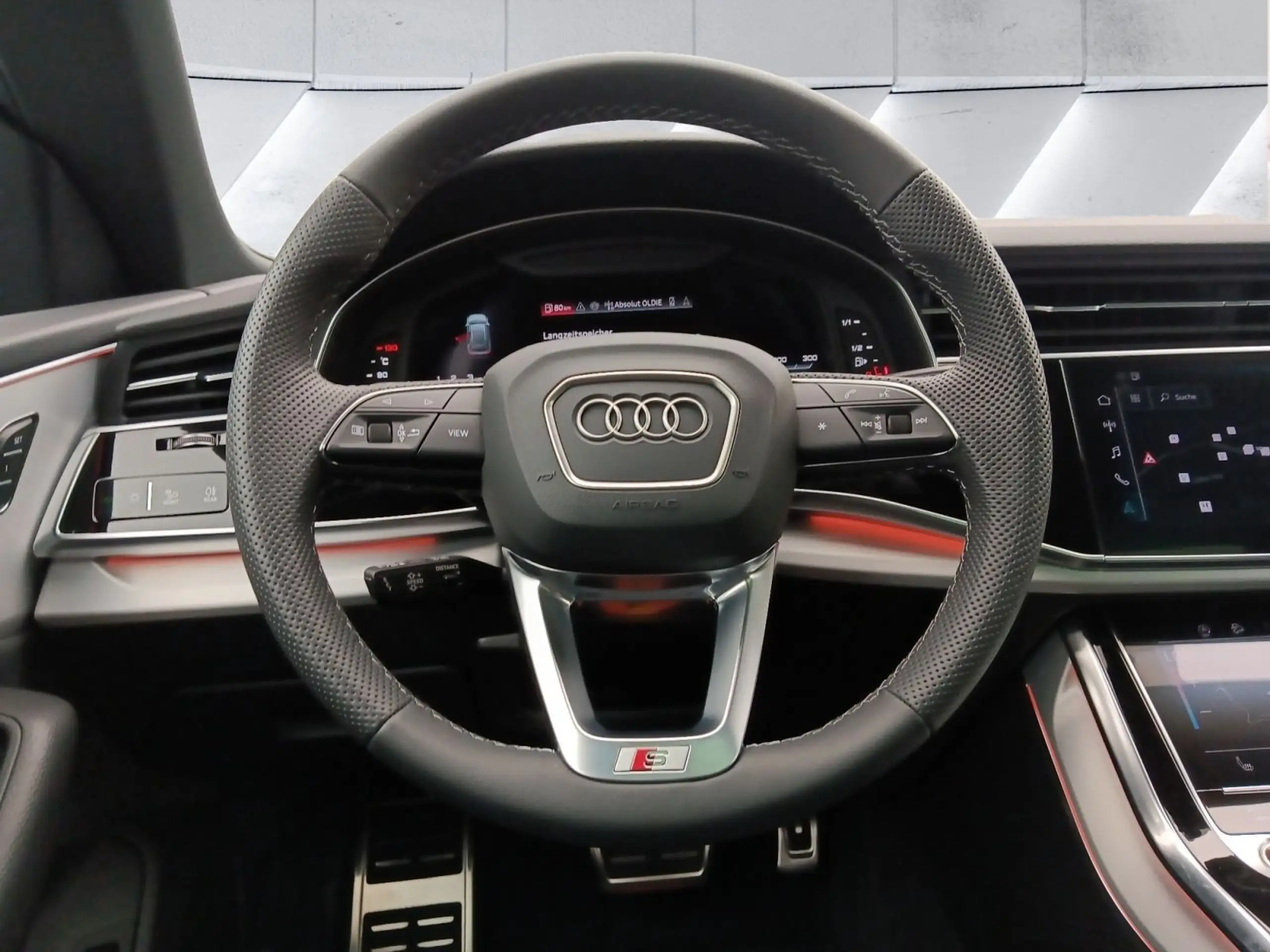 Audi - Q8