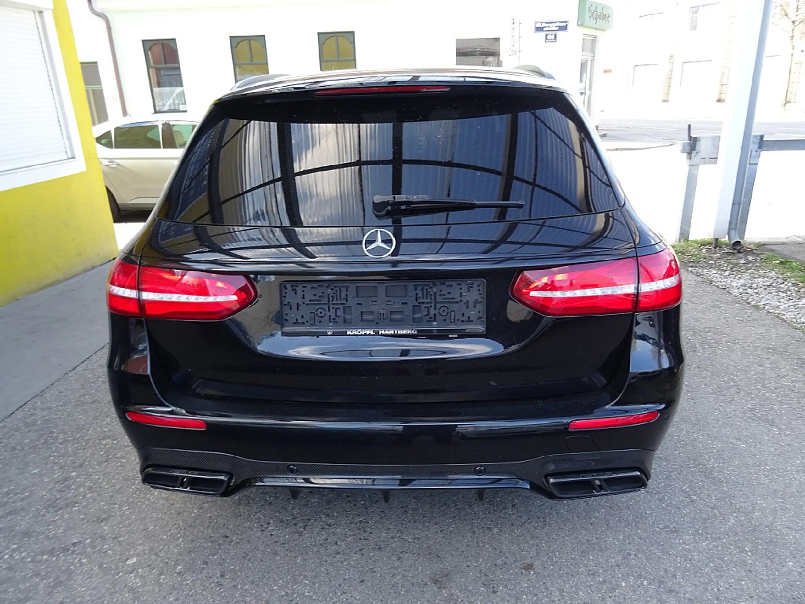 Mercedes-Benz - E 63 AMG