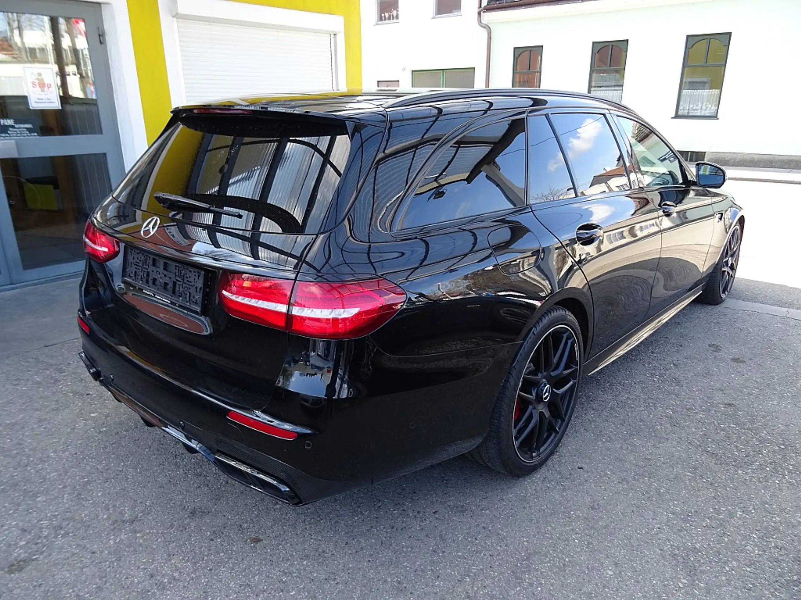 Mercedes-Benz - E 63 AMG